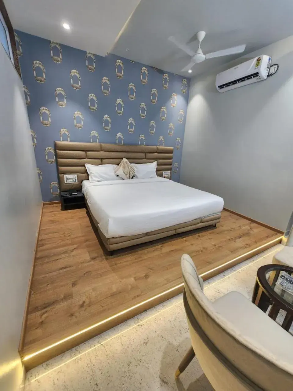 Photo of the whole room, Bed in Dnyanprabha Executive Photo of the whole room, Bed in Dnyanprabha Executive