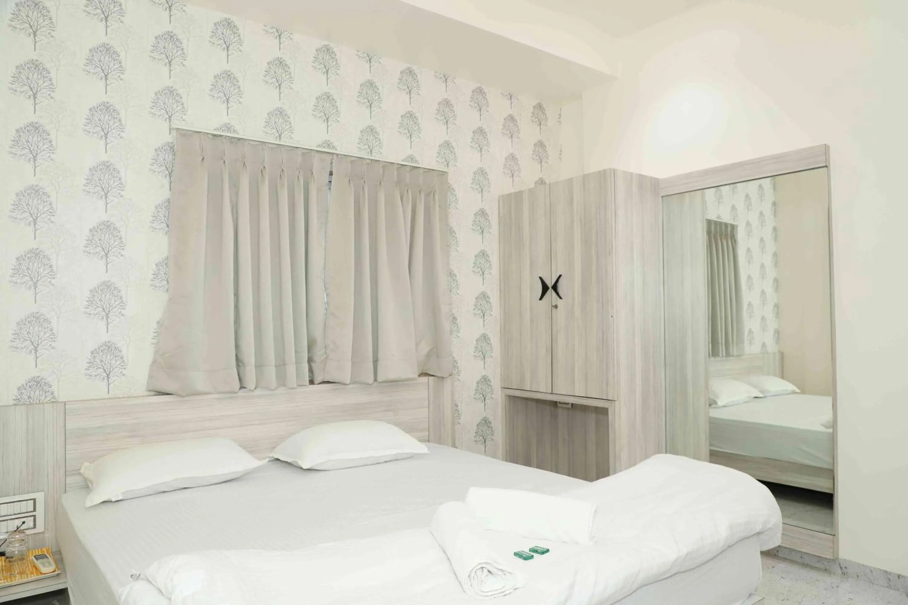 Photo of the whole room, Bed in Dnyanprabha Executive