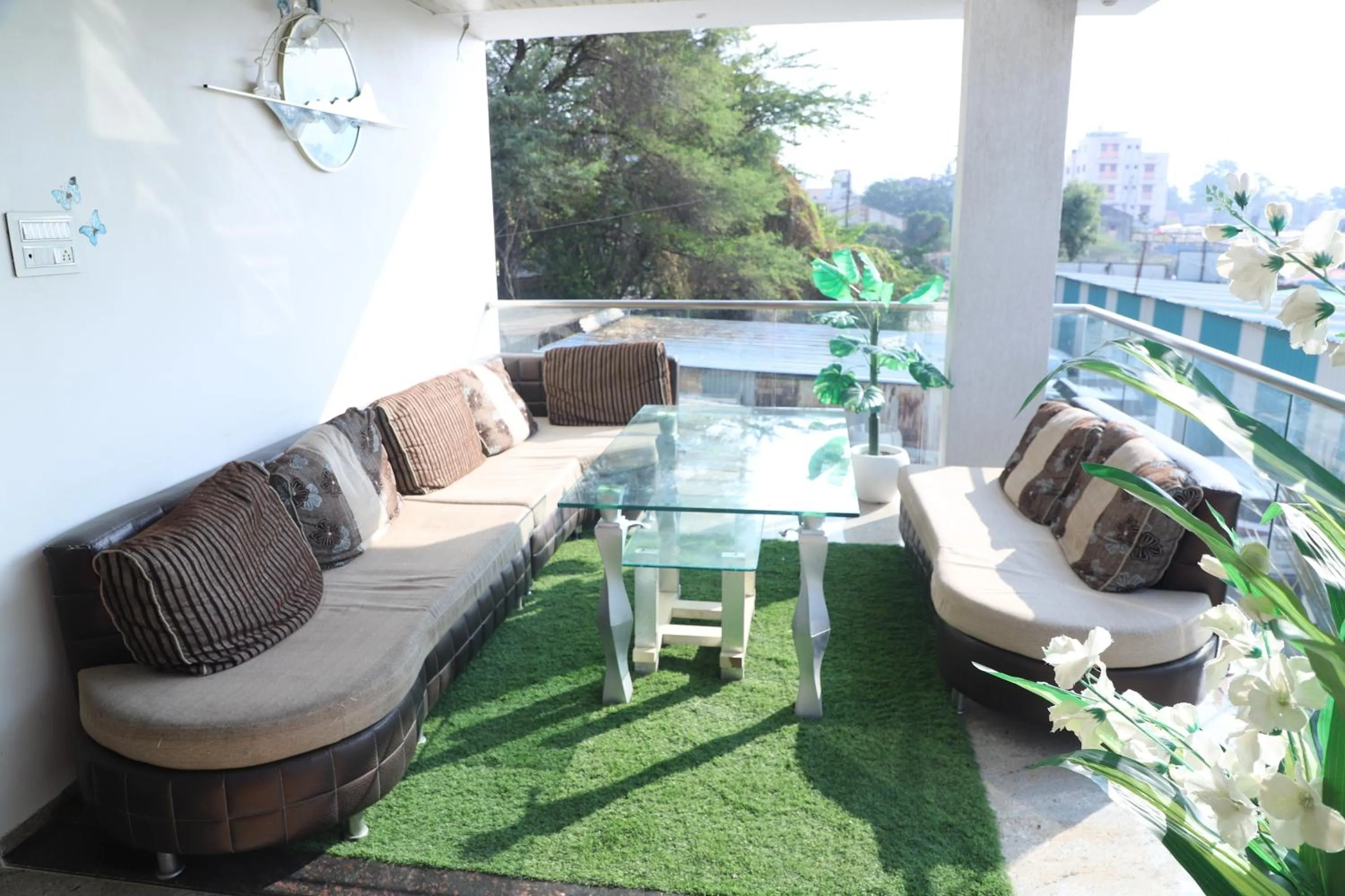 Communal lounge/ TV room in Dnyanprabha Executive