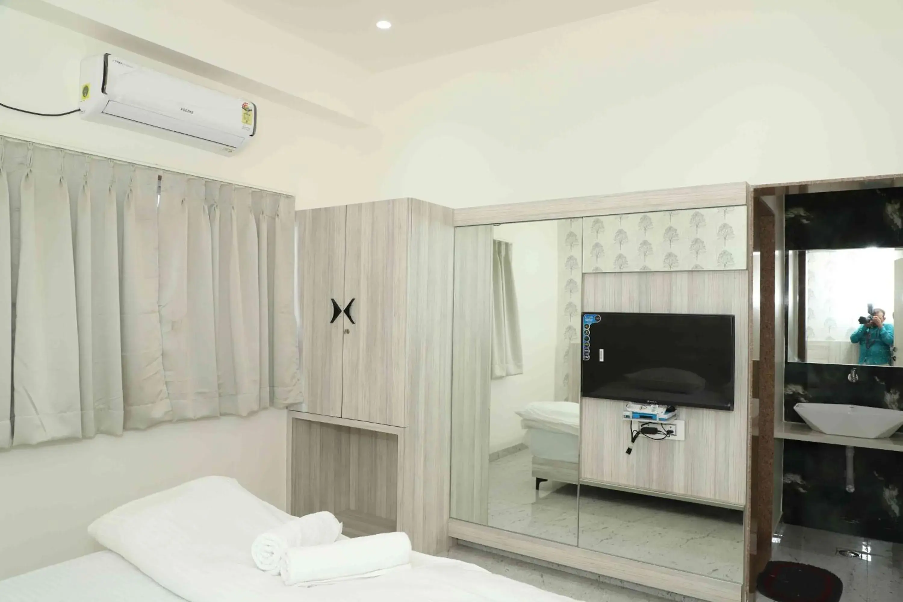 TV and multimedia, Bed in Dnyanprabha Executive TV and multimedia, Bed in Dnyanprabha Executive