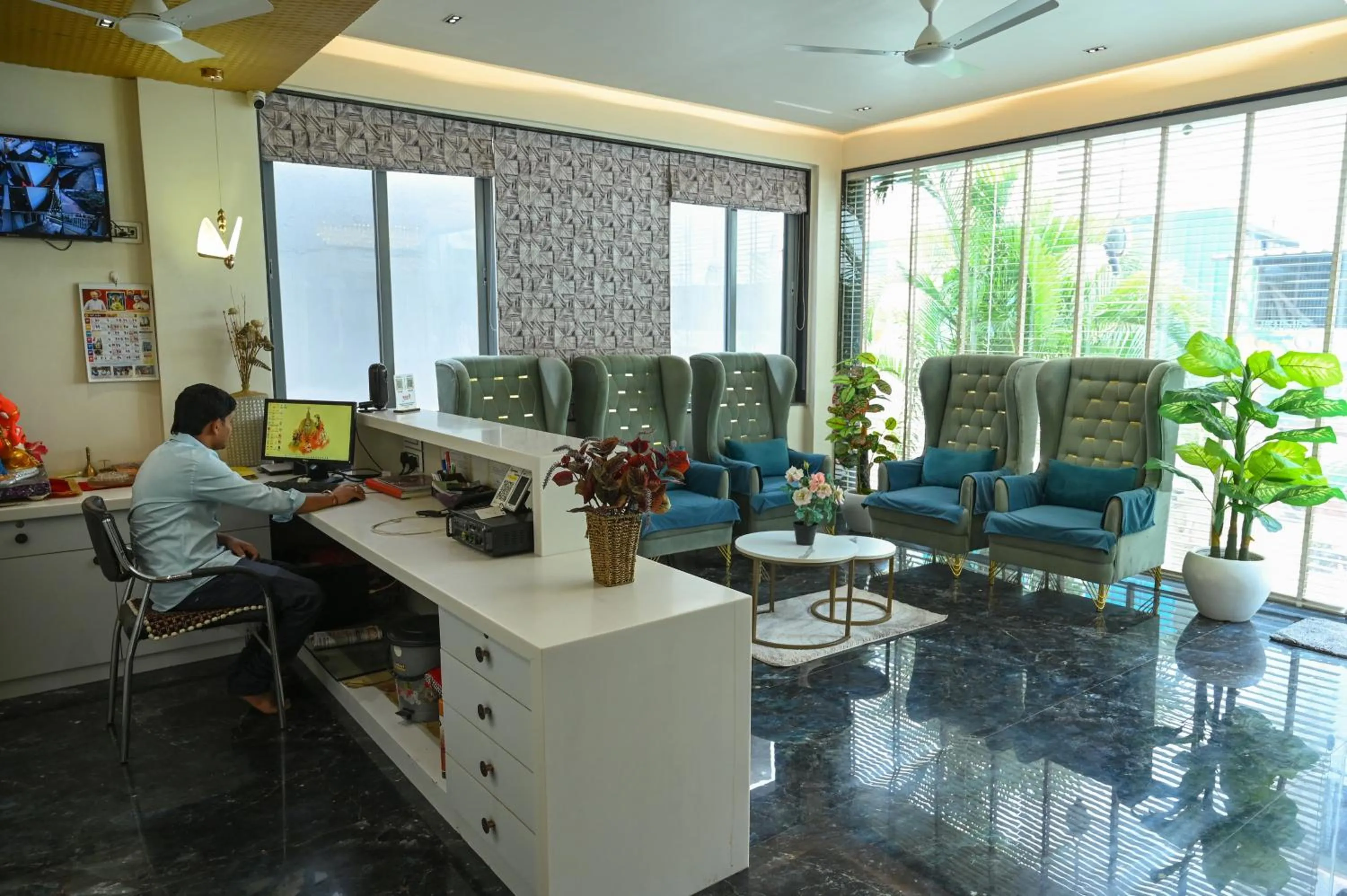Communal lounge/ TV room in Dnyanprabha Executive