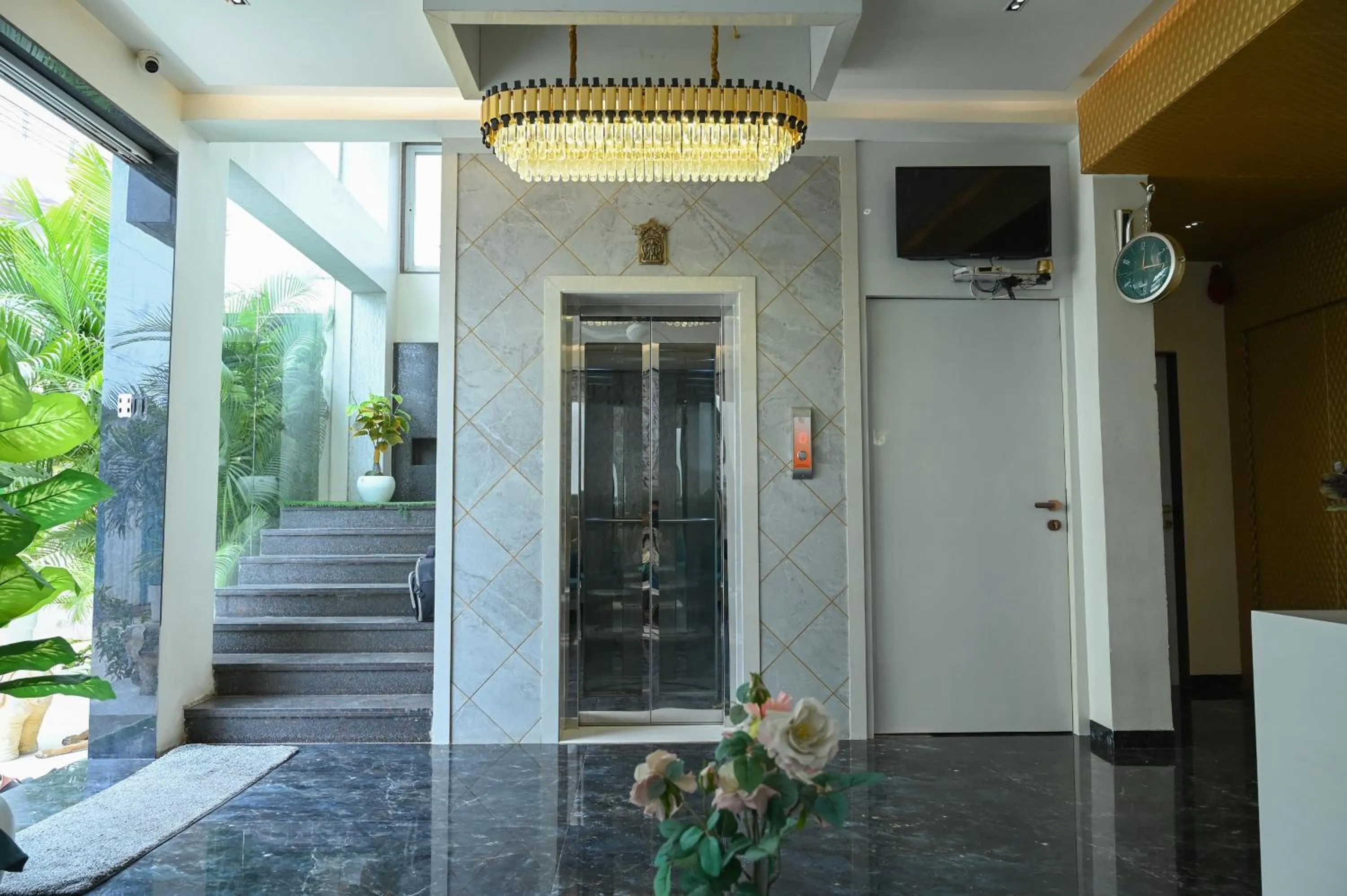 elevator in Dnyanprabha Executive