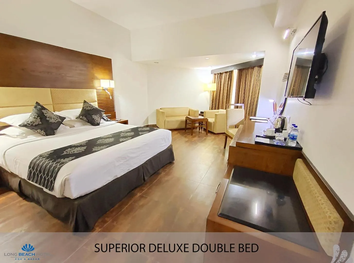 Photo of the whole room, Bed in Long Beach Hotel