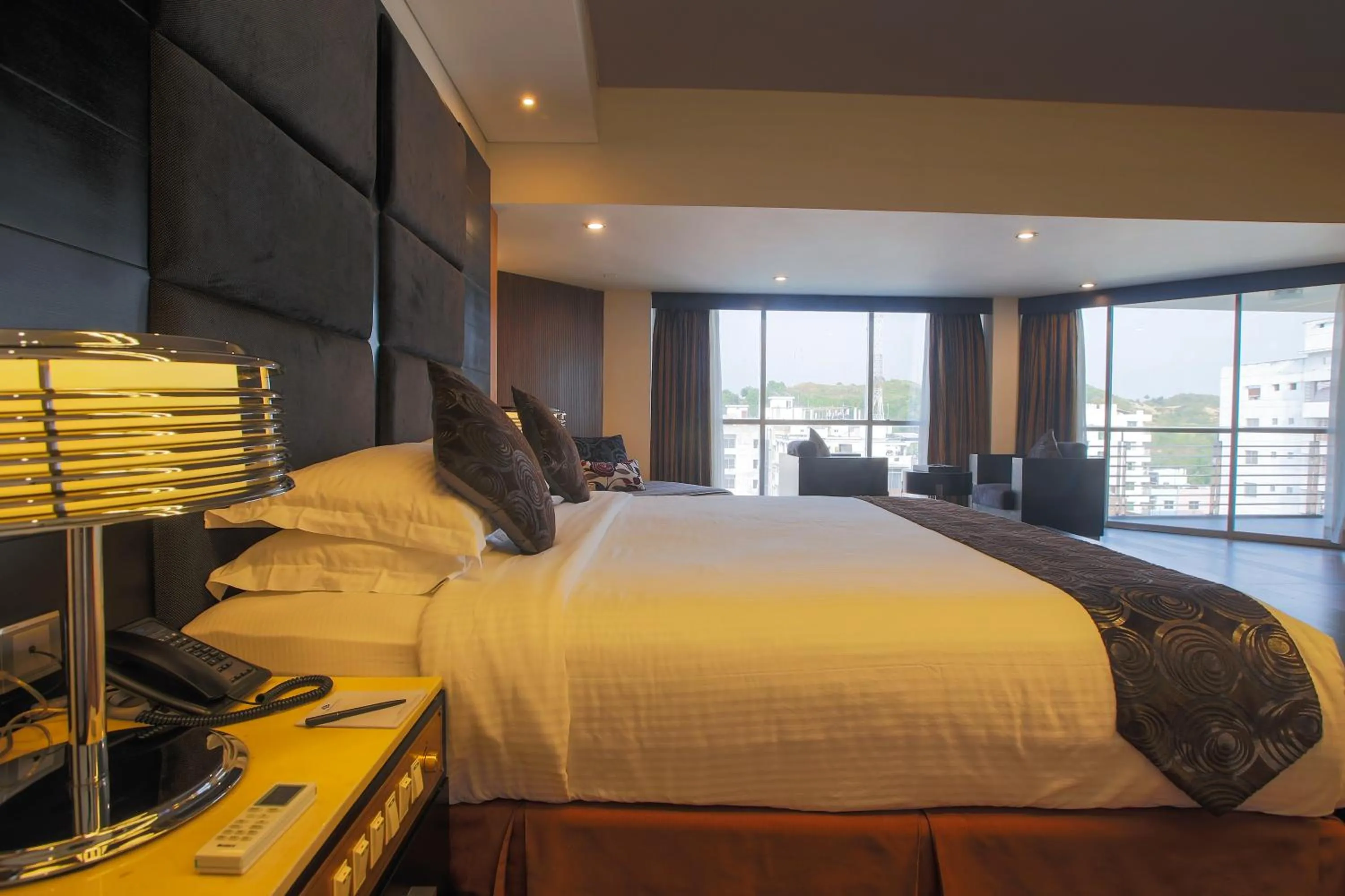 Bed in Long Beach Hotel