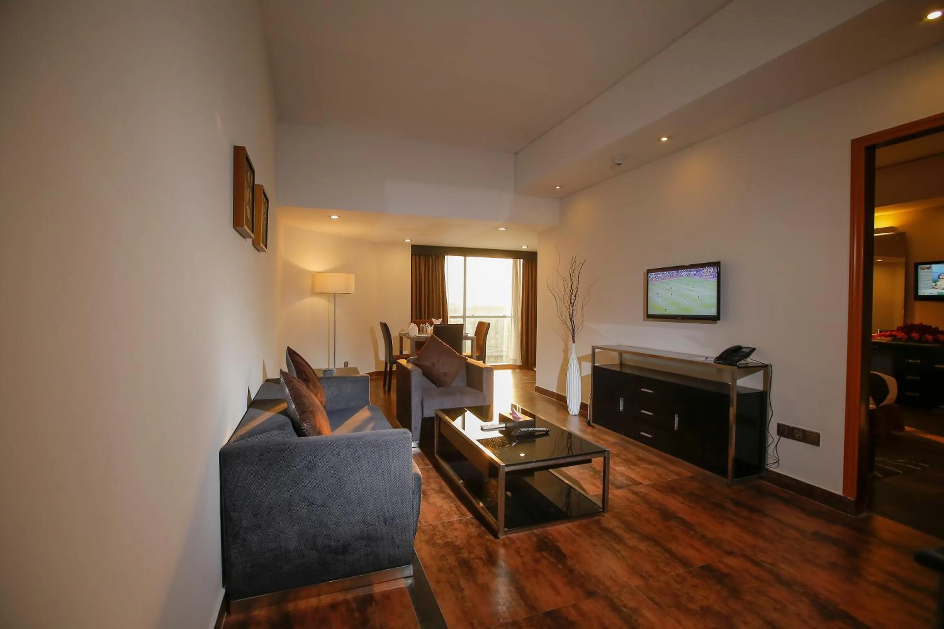 Living room in Long Beach Hotel