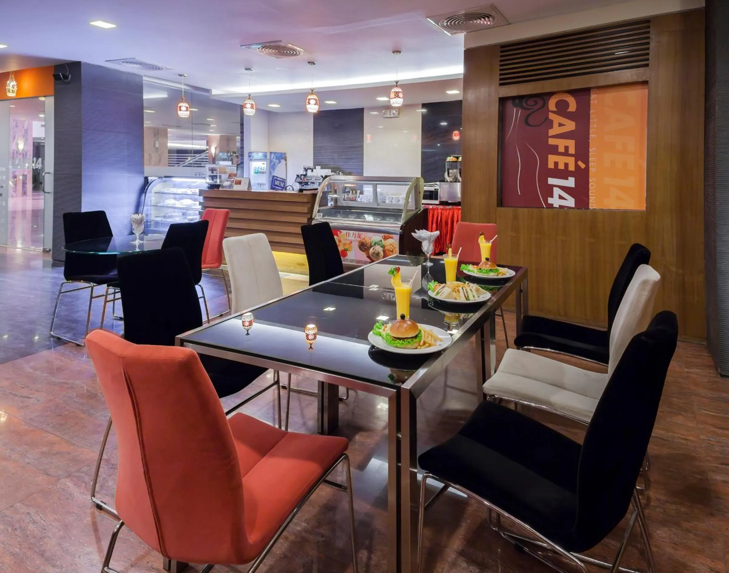 Restaurant/places to eat in Long Beach Hotel