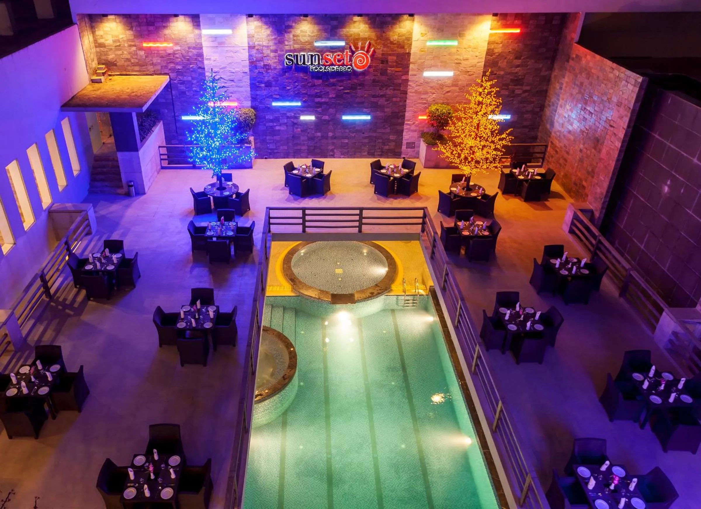 Pool view in Long Beach Hotel