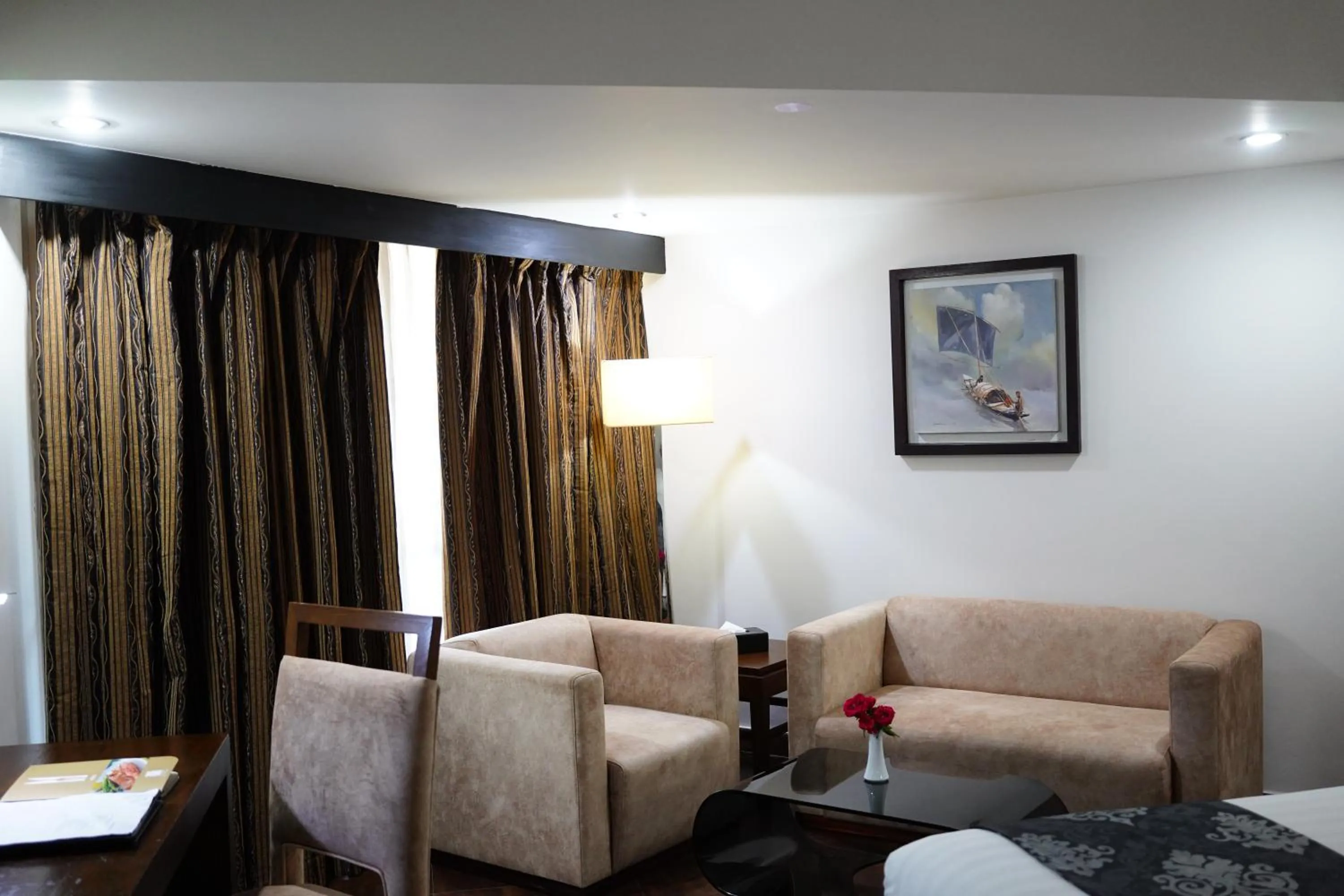 Seating area in Long Beach Hotel