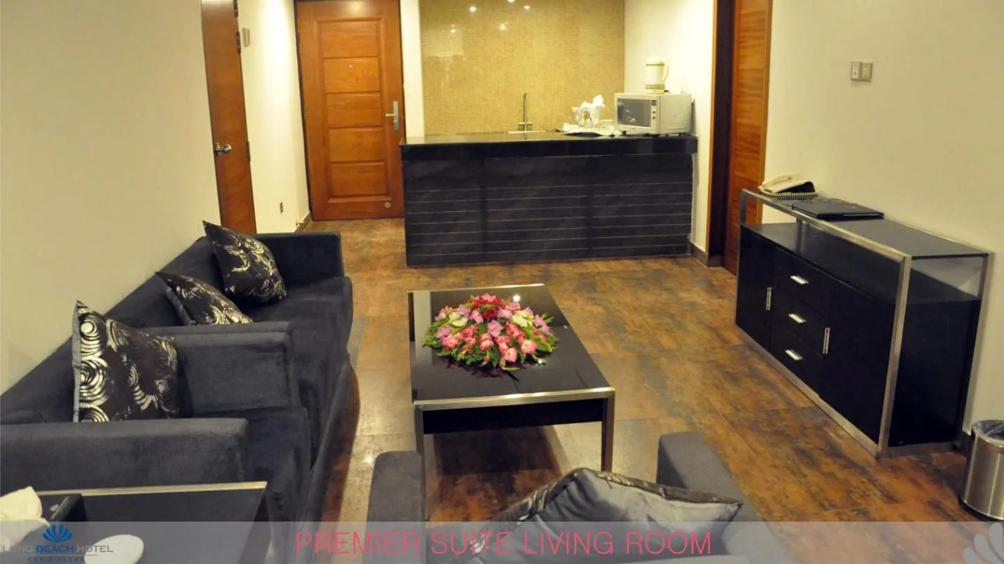 Living room in Long Beach Hotel