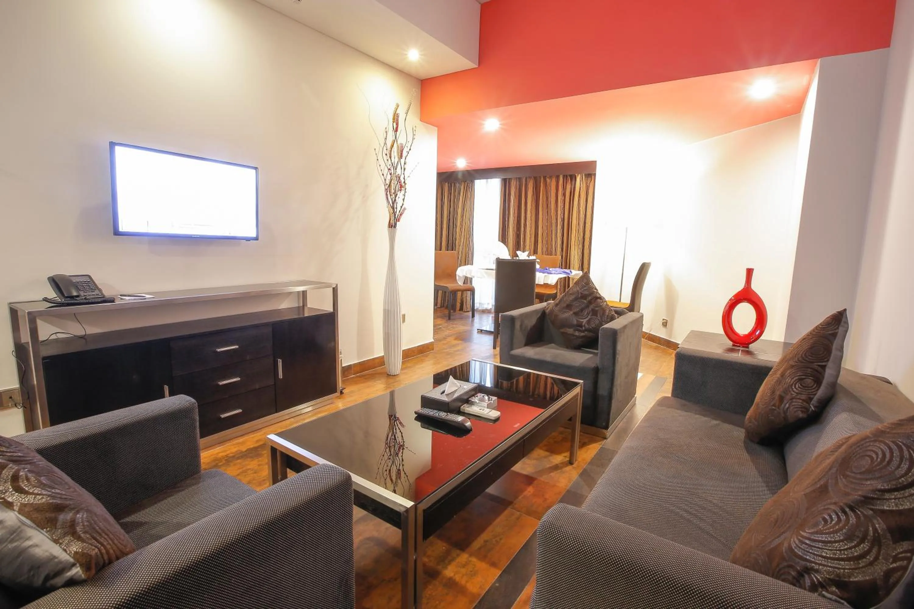 Living room in Long Beach Hotel