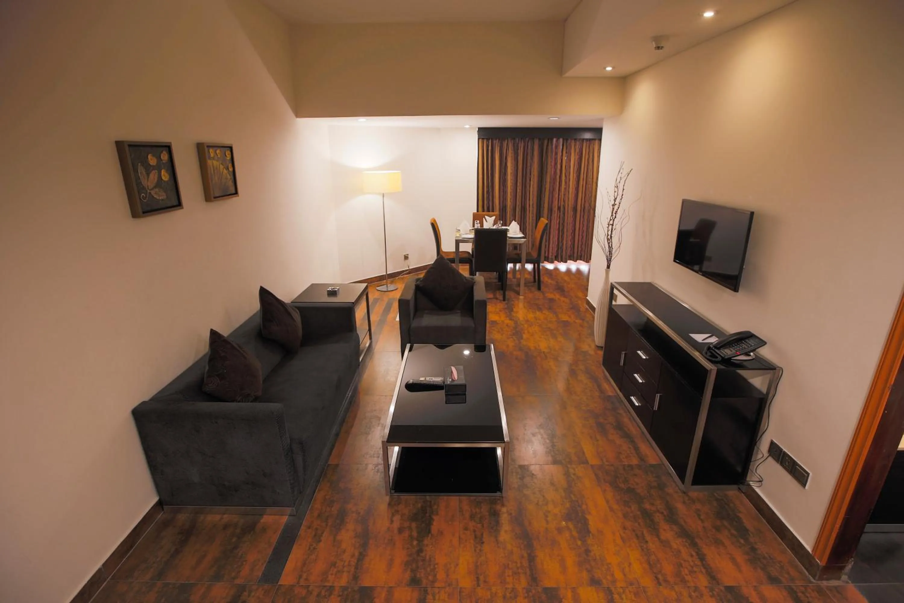 Living room in Long Beach Hotel