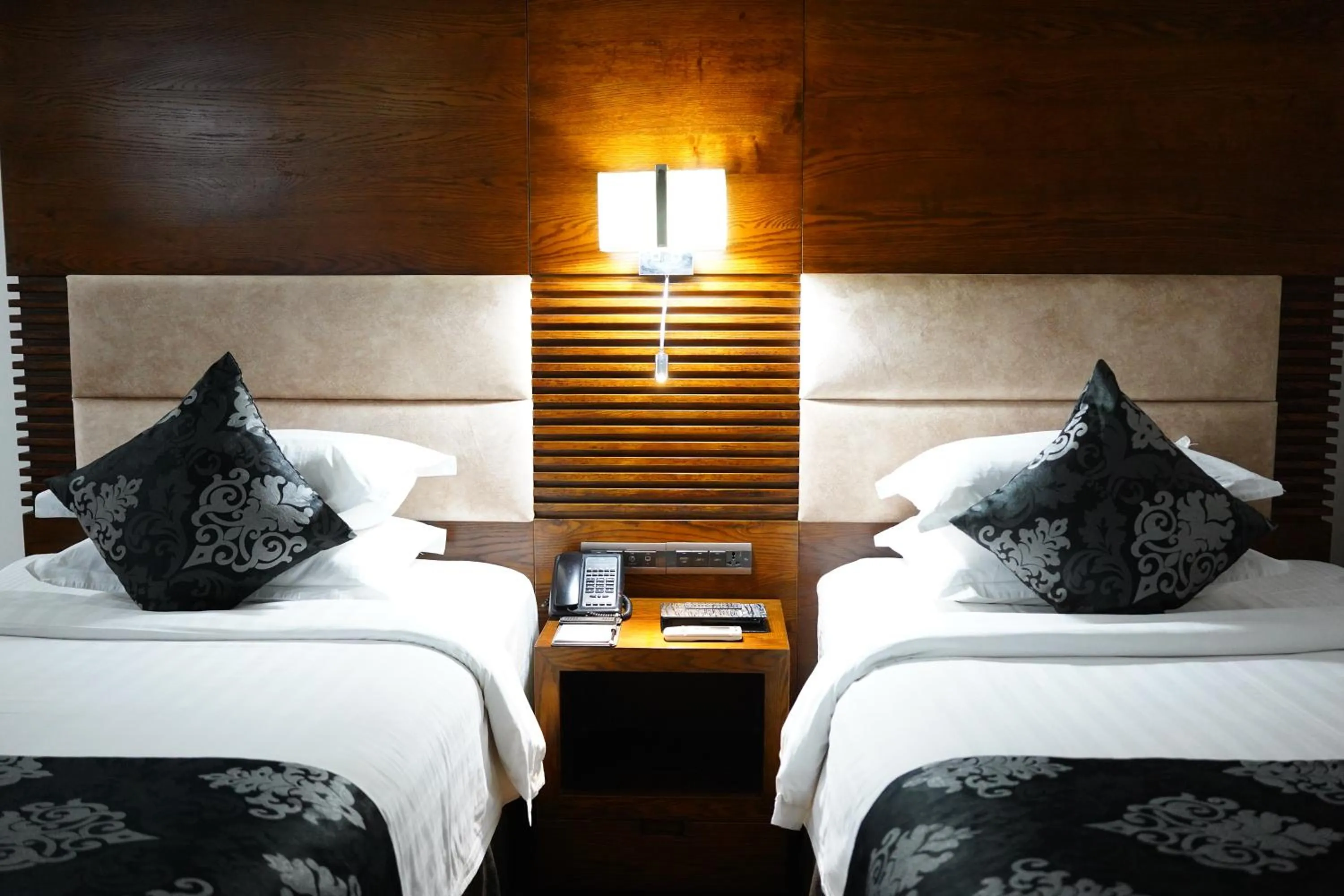 Bed in Long Beach Hotel