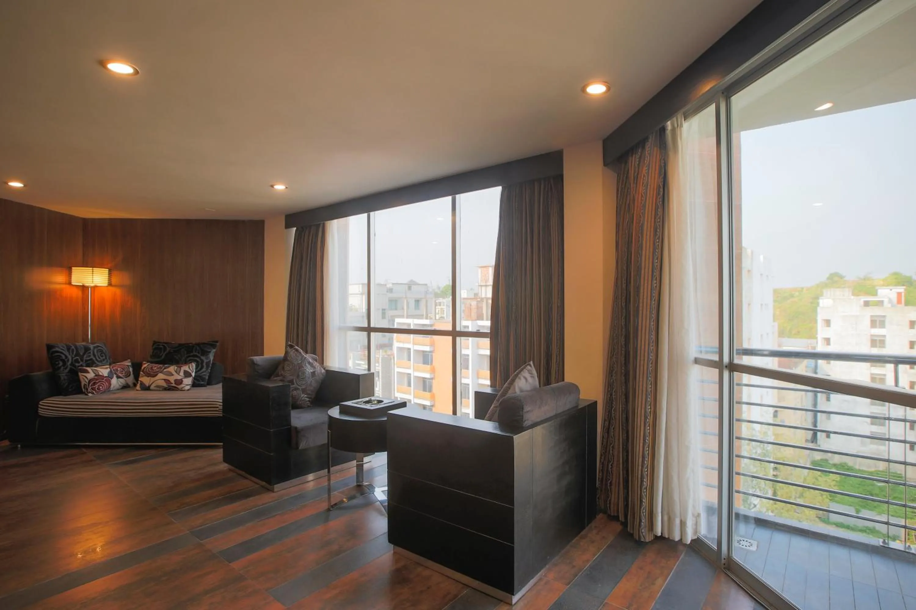 Seating area in Long Beach Hotel