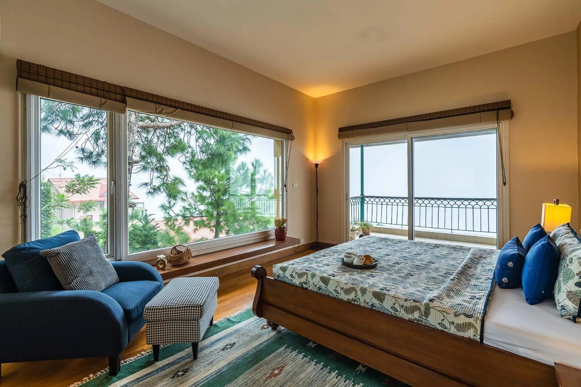 Photo of the whole room, Bed in StayVista at Ludlow House Luxury Villa with Lawn & Fireplace at Mall Road