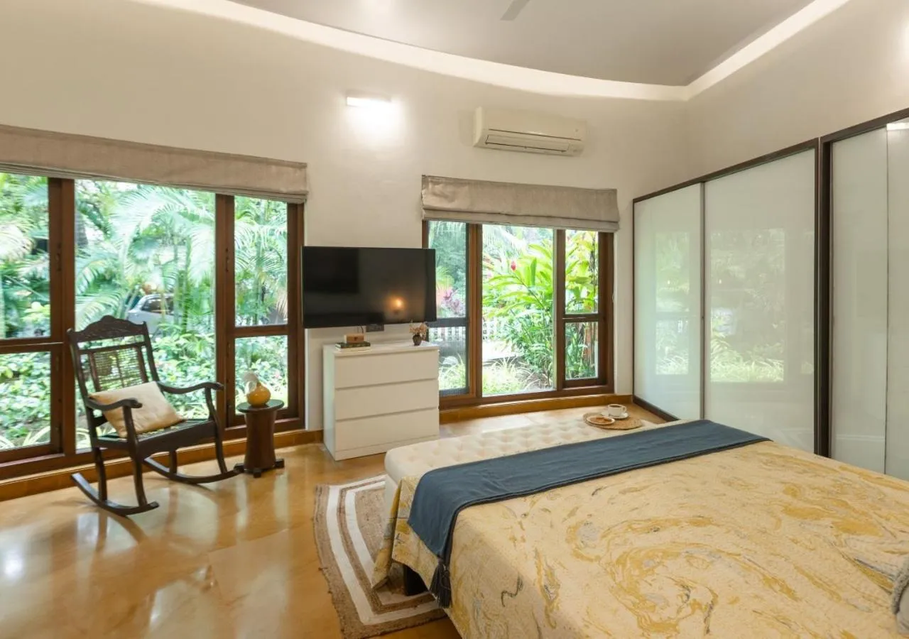 Bed in LohonoStays Villa Lani