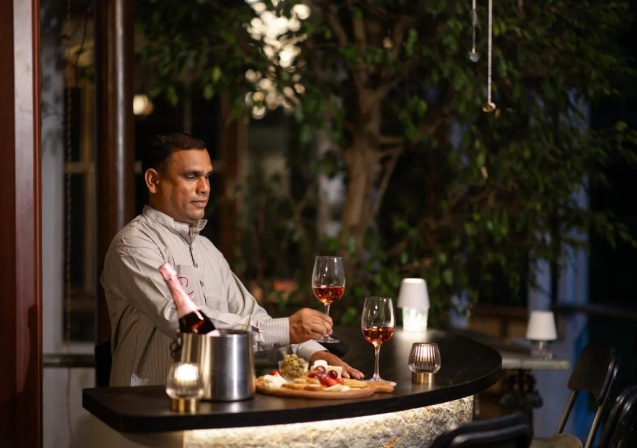 Lounge or bar in LohonoStays Villa Lani