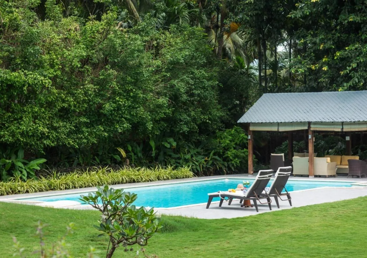 Swimming pool in LohonoStays Villa Lani