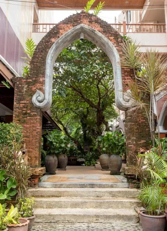 THE TOP PATONG RESORT. THE TOP PATONG RESORT.