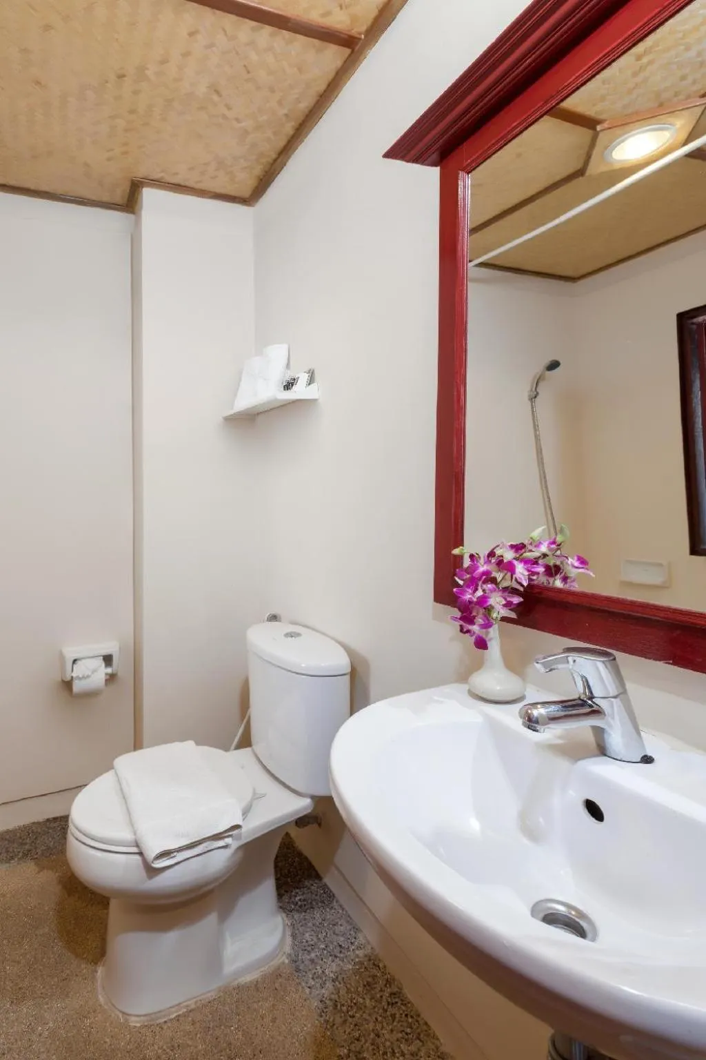 Toilet in THE TOP PATONG RESORT.