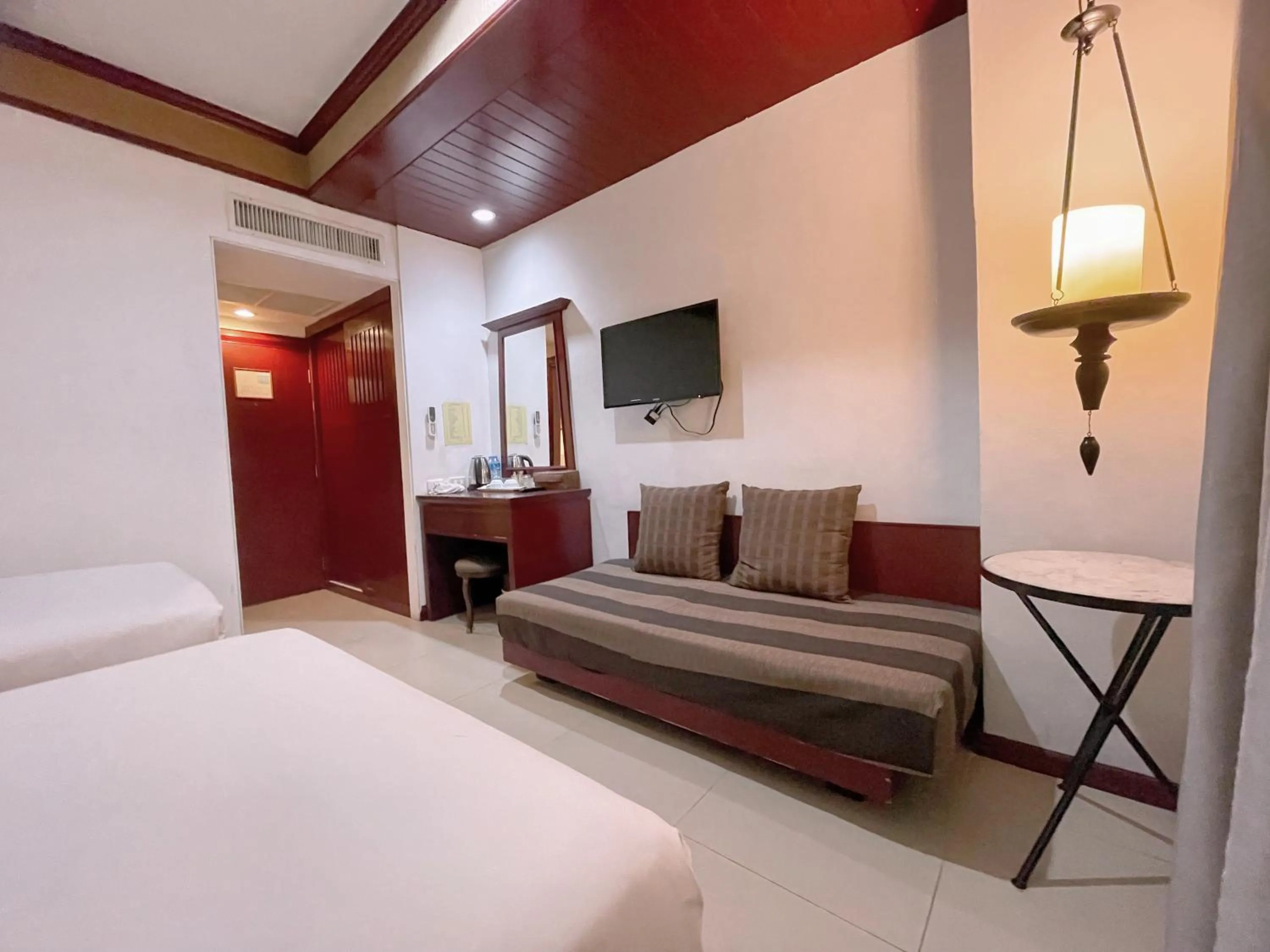 Bedroom, Bed in THE TOP PATONG RESORT.