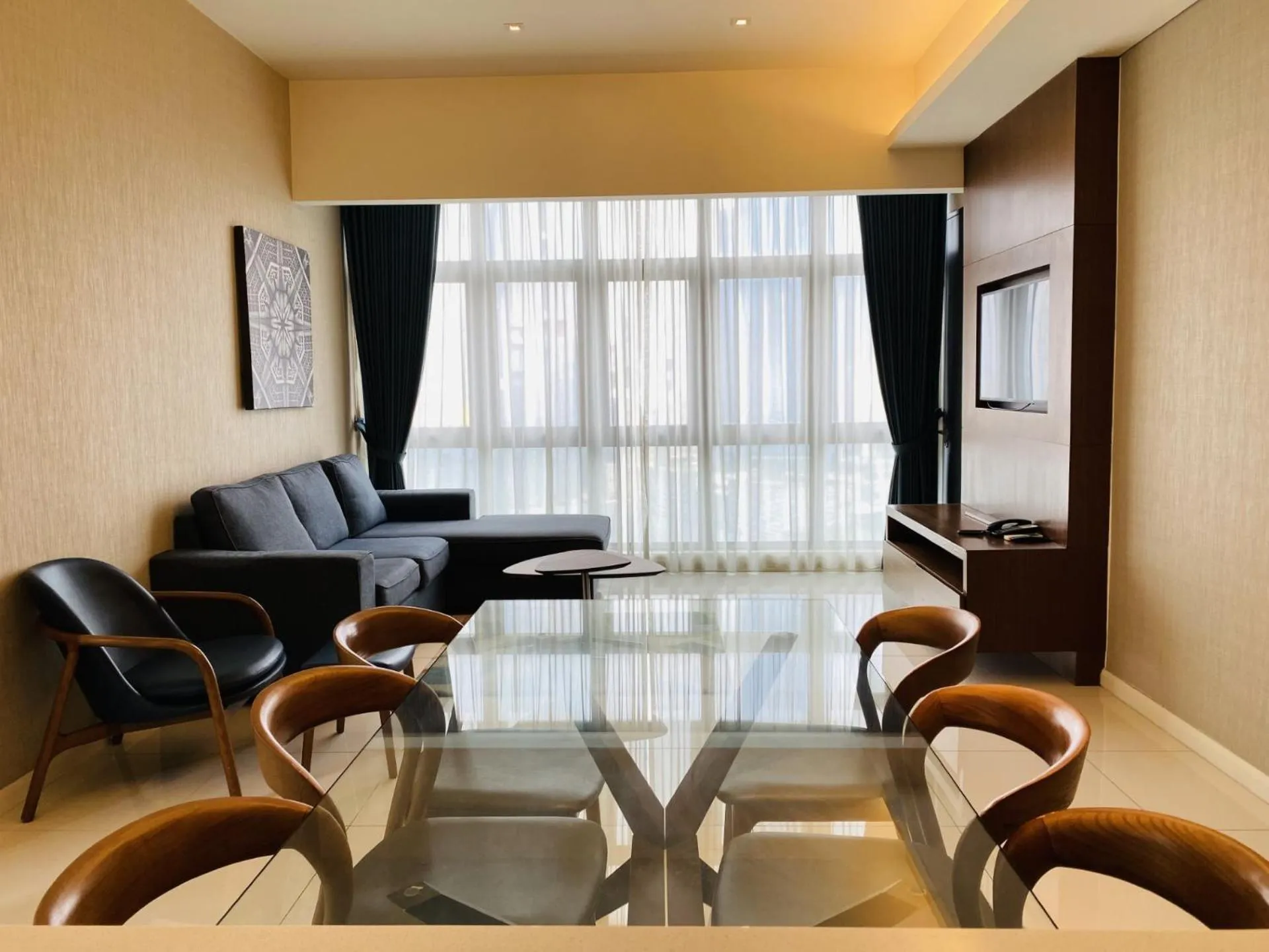 Dining area in Tribeca Serviced Hotel by Millennium