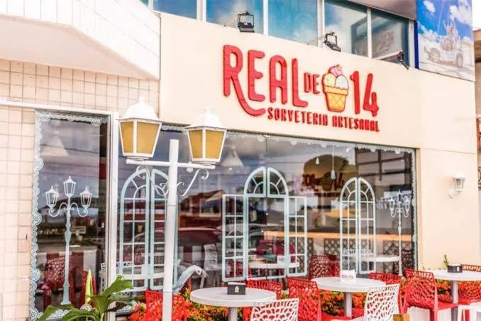 Restaurant/places to eat in Ponta Negra Flat