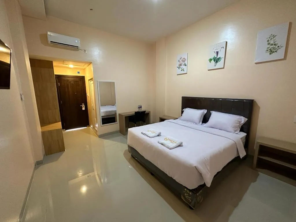 Bed in GRAND PANDAN HOTEL