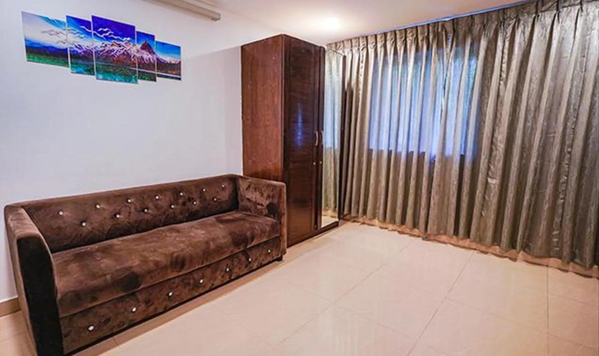 Seating area in FabHotel Earth - Nr Guindy Industrial Estate