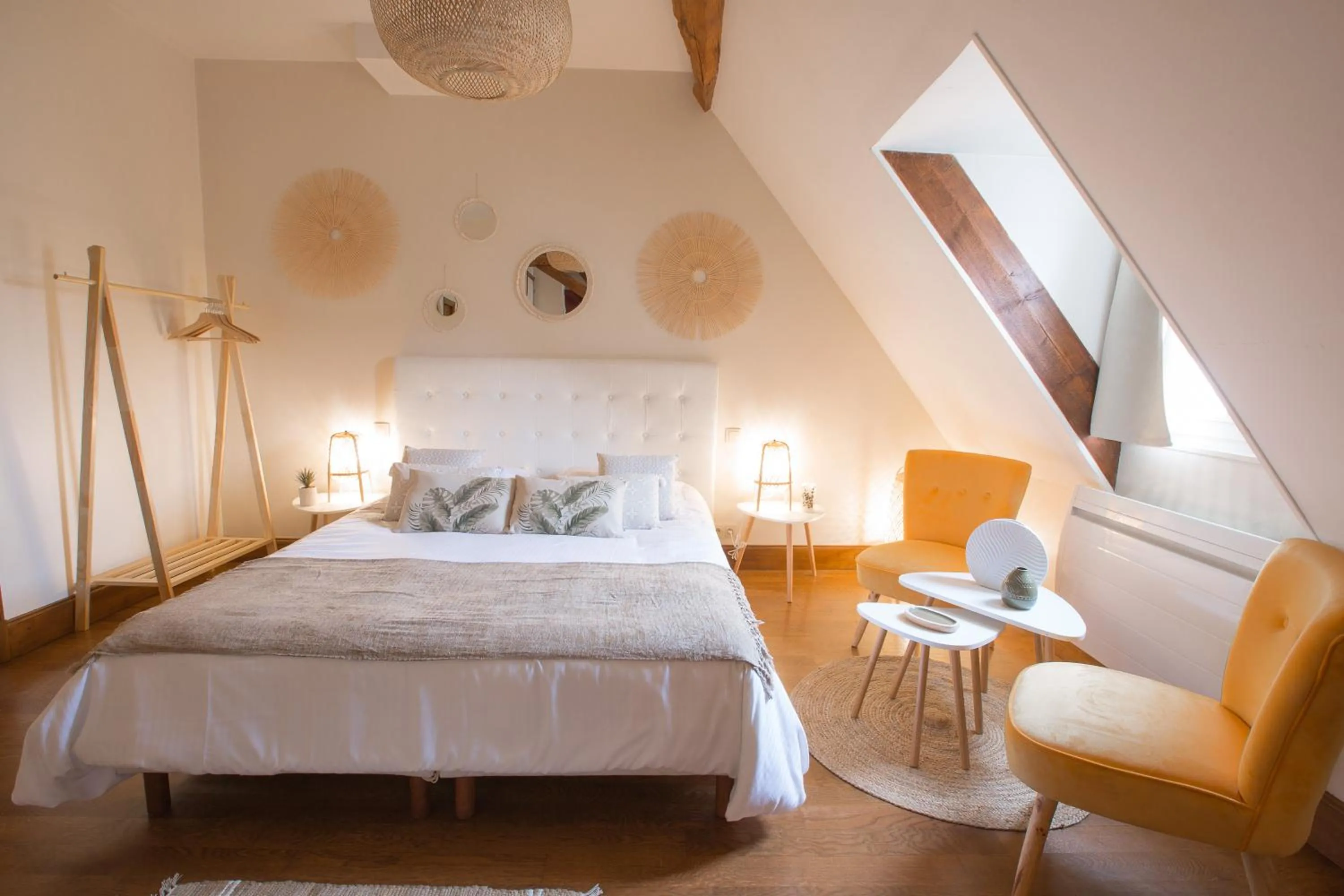 Photo of the whole room, Bed in La Tonnellerie