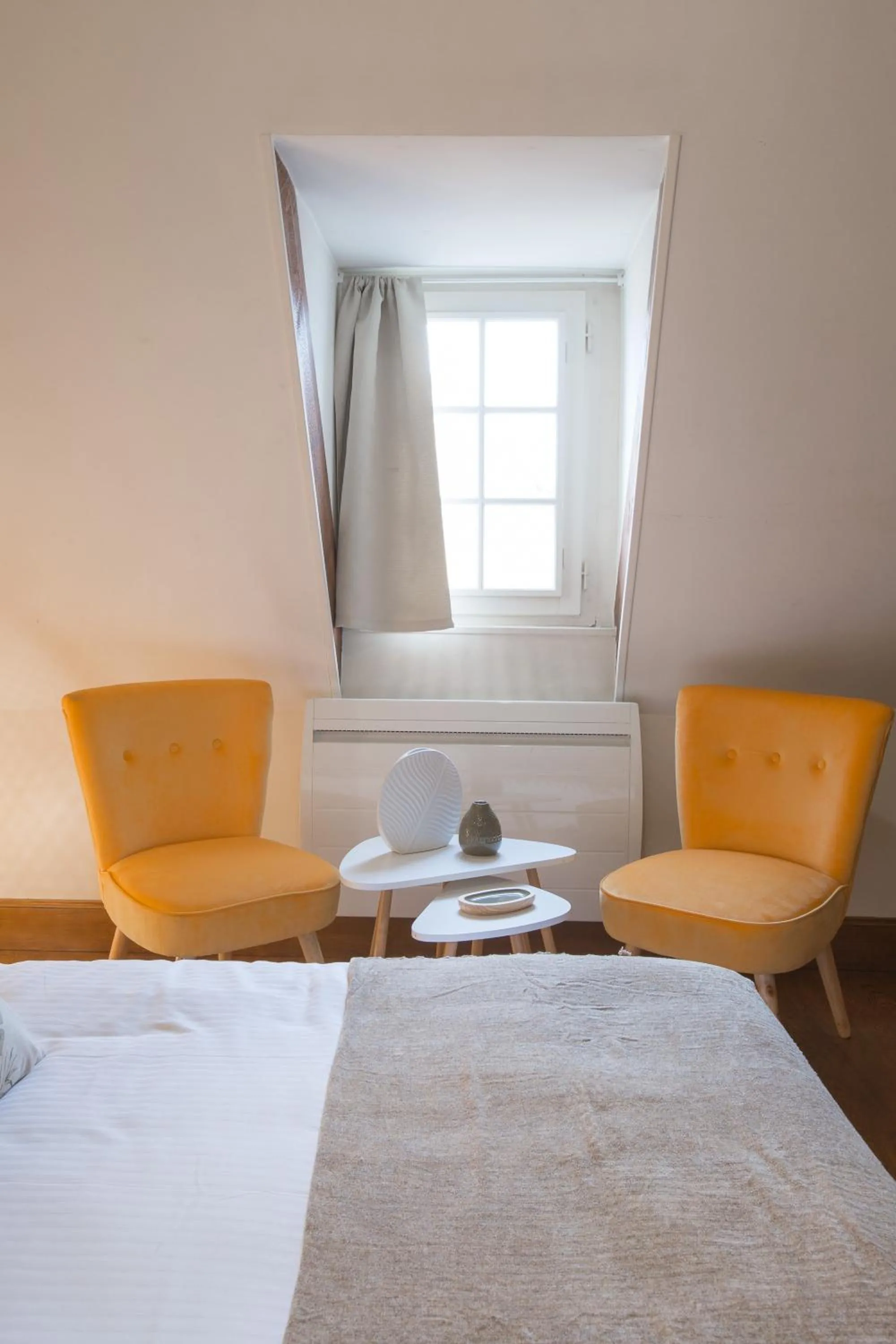 Living room, Bed in La Tonnellerie