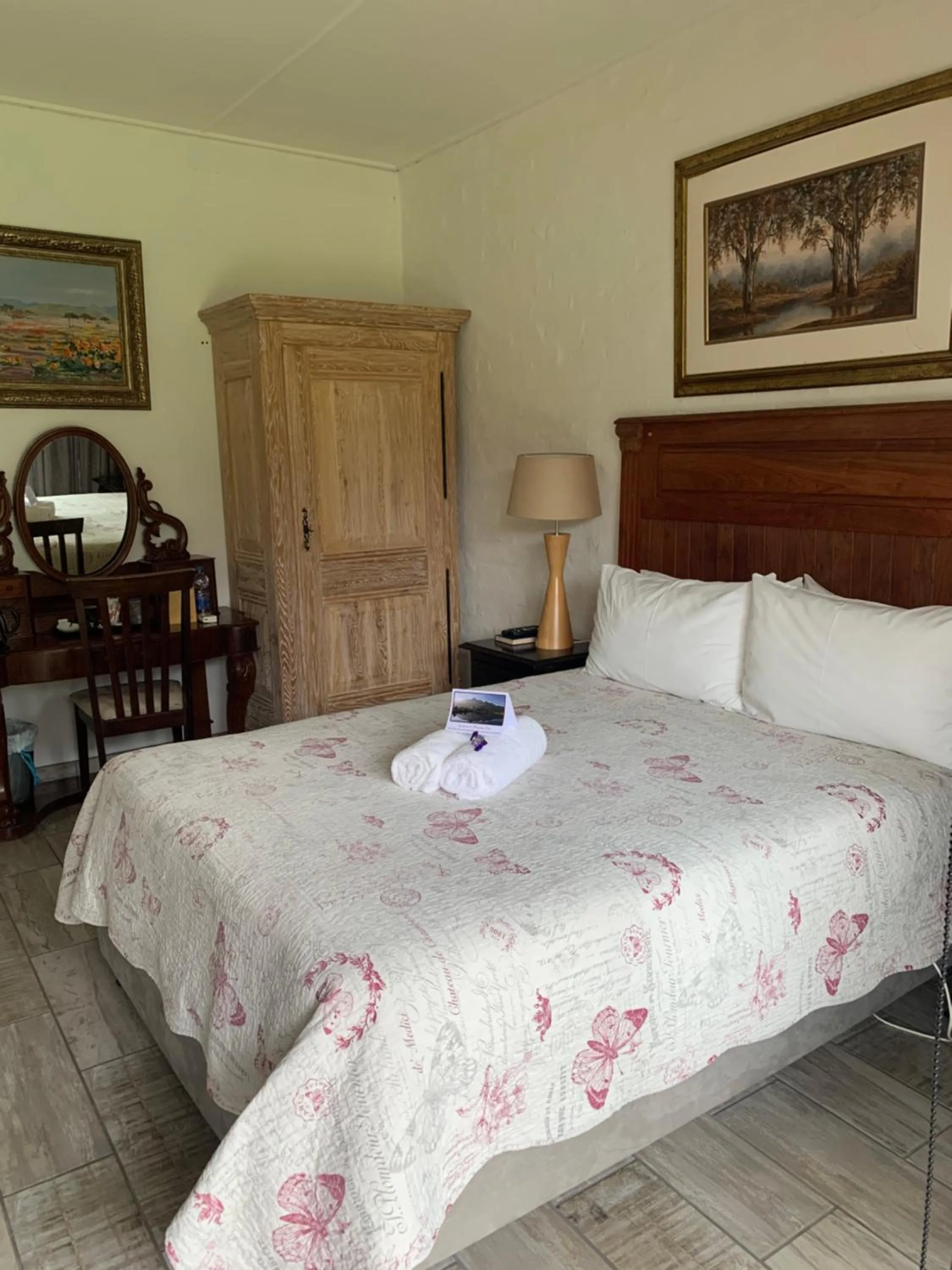 Photo of the whole room, Bed in Mountain Dew Guest House