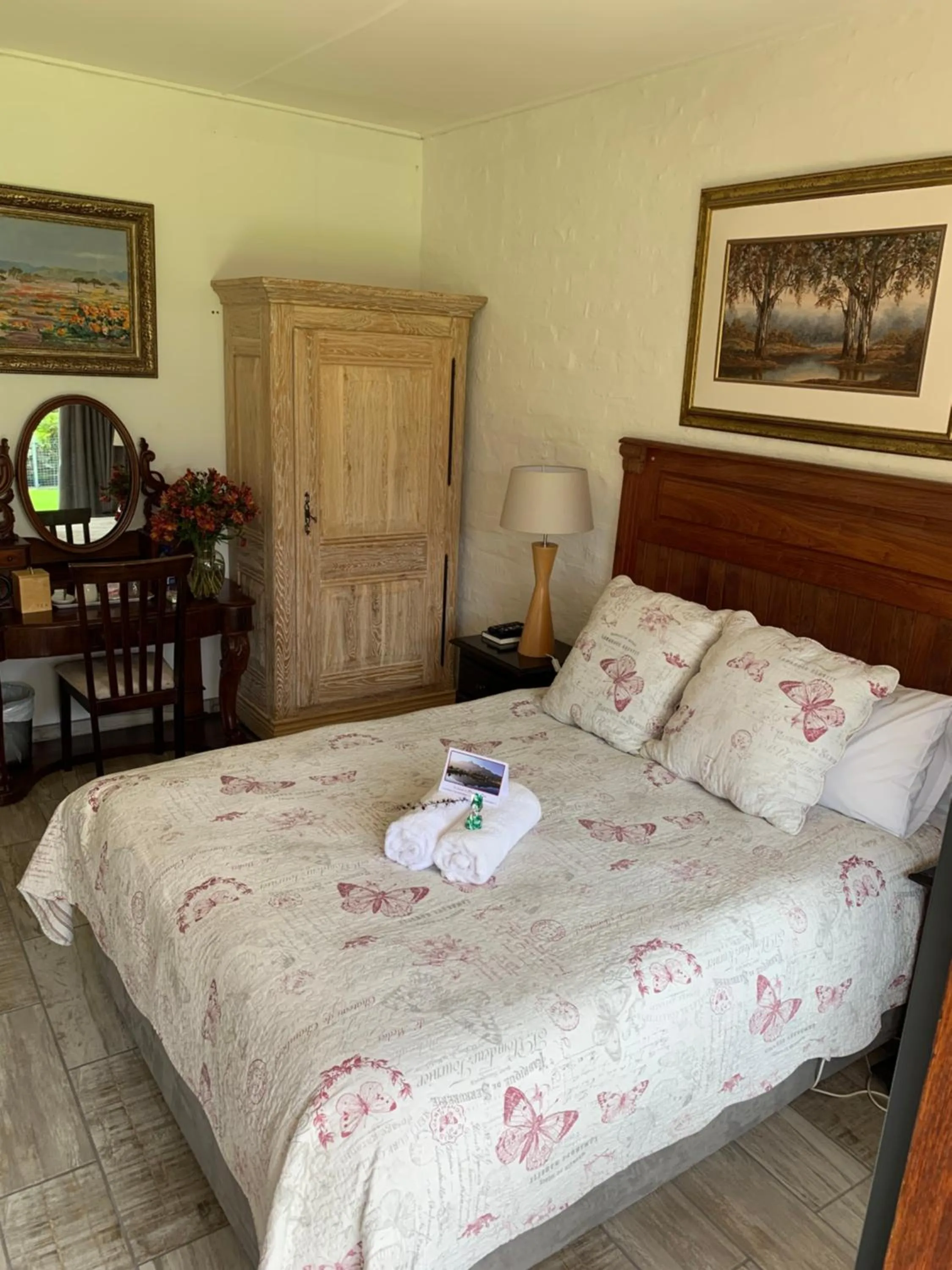 Photo of the whole room, Bed in Mountain Dew Guest House