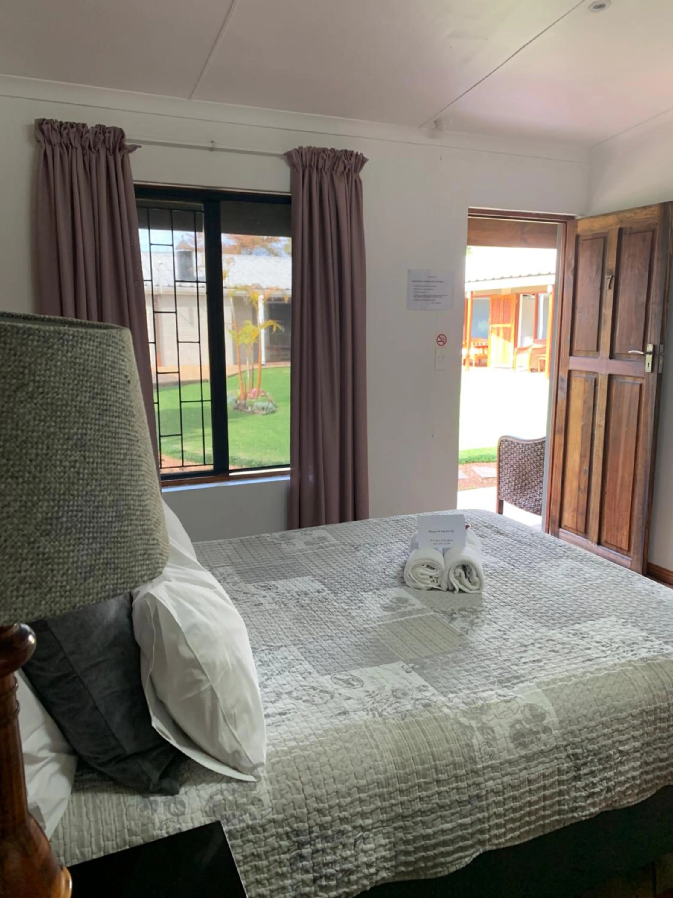 Bedroom, Bed in Mountain Dew Guest House