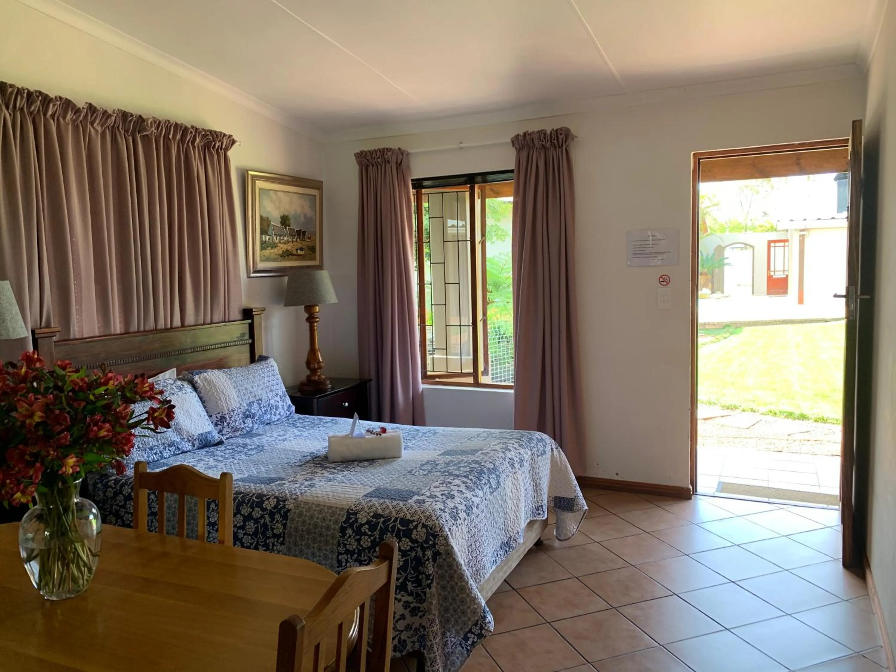 Photo of the whole room, Bed in Mountain Dew Guest House