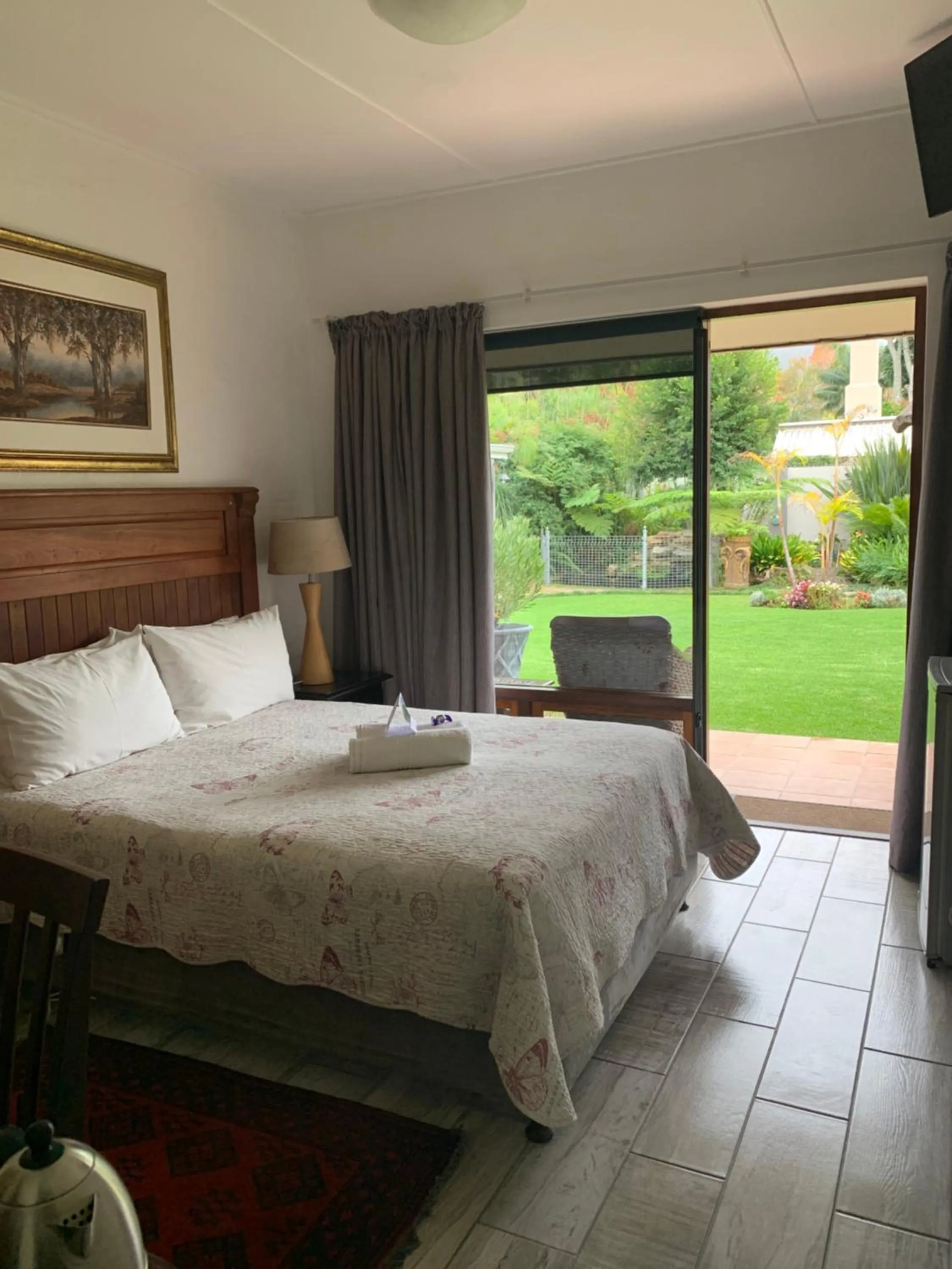 Bed in Mountain Dew Guest House