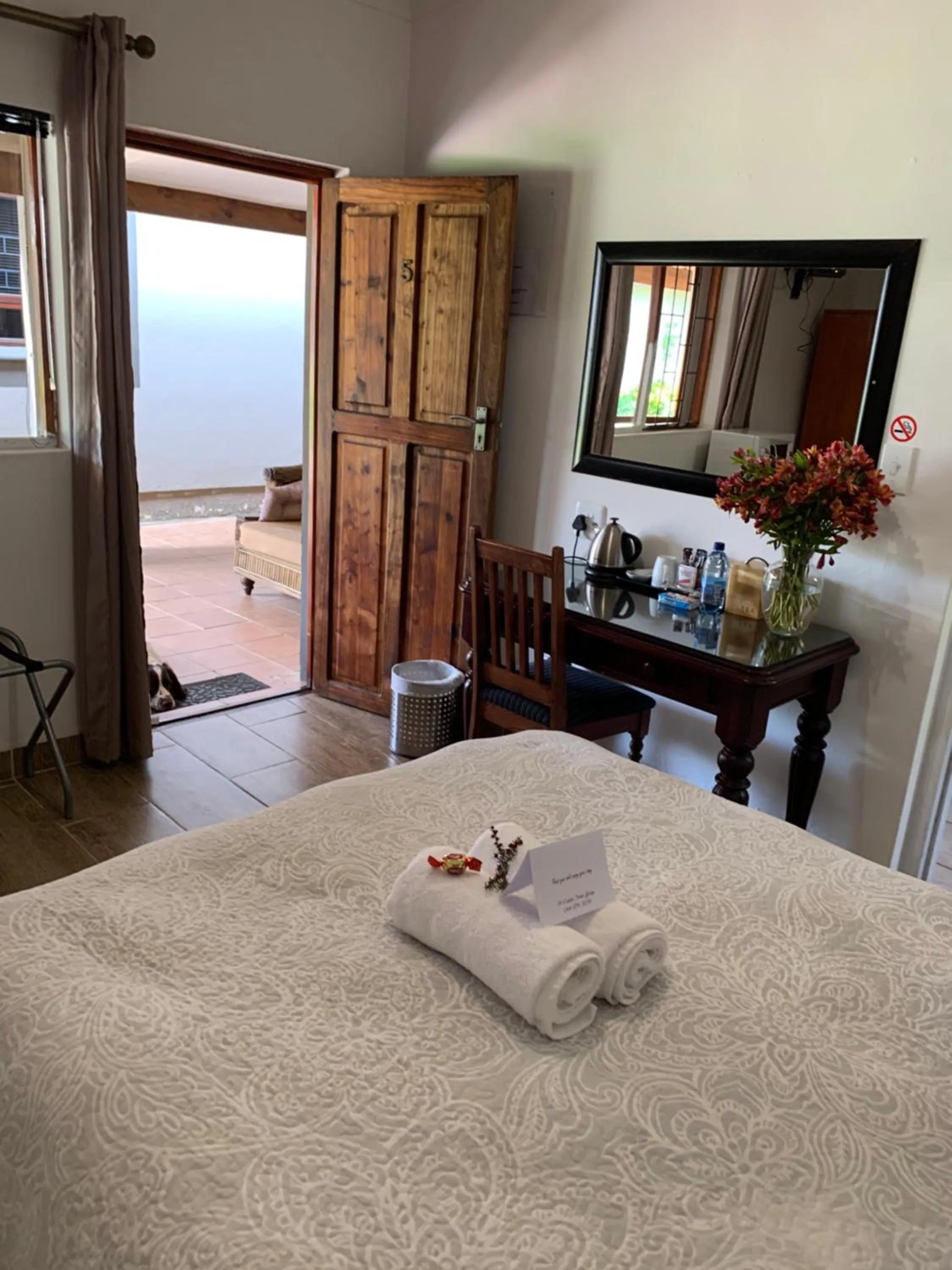 Bedroom, Bed in Mountain Dew Guest House