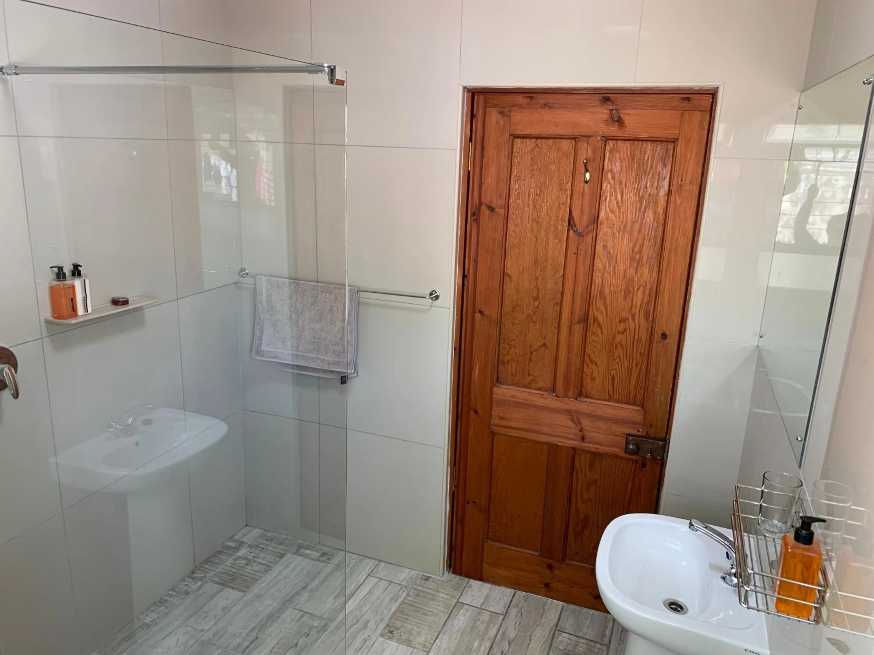 Bathroom in Mountain Dew Guest House