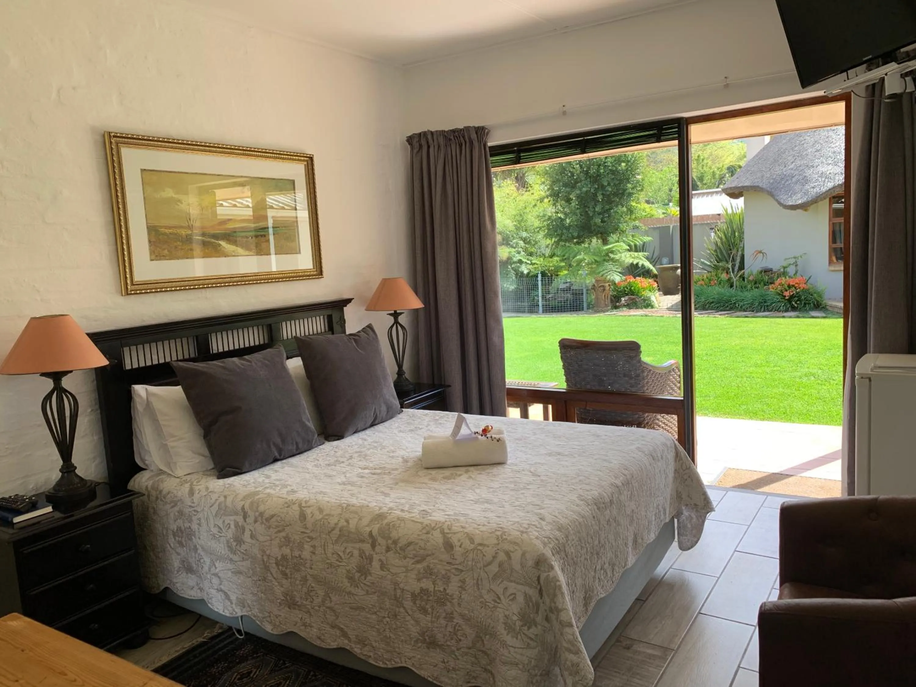 Photo of the whole room, Bed in Mountain Dew Guest House