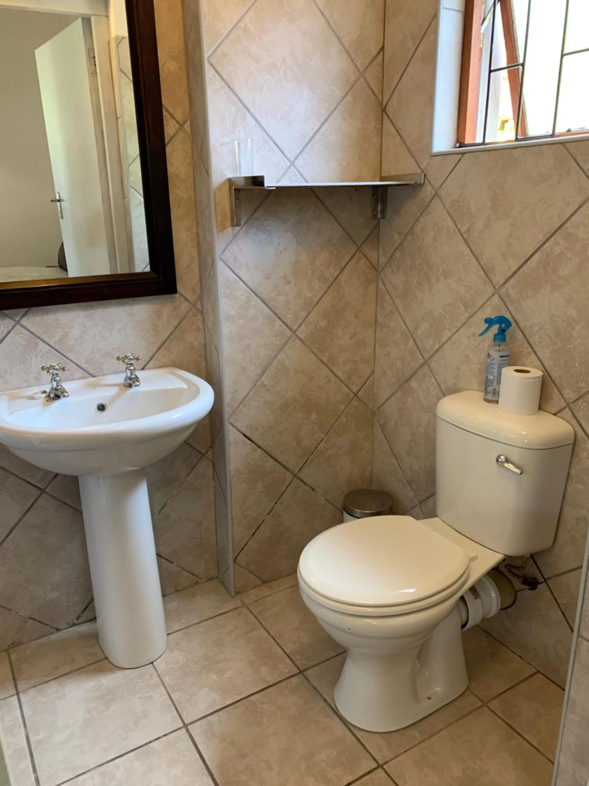 Bathroom in Mountain Dew Guest House