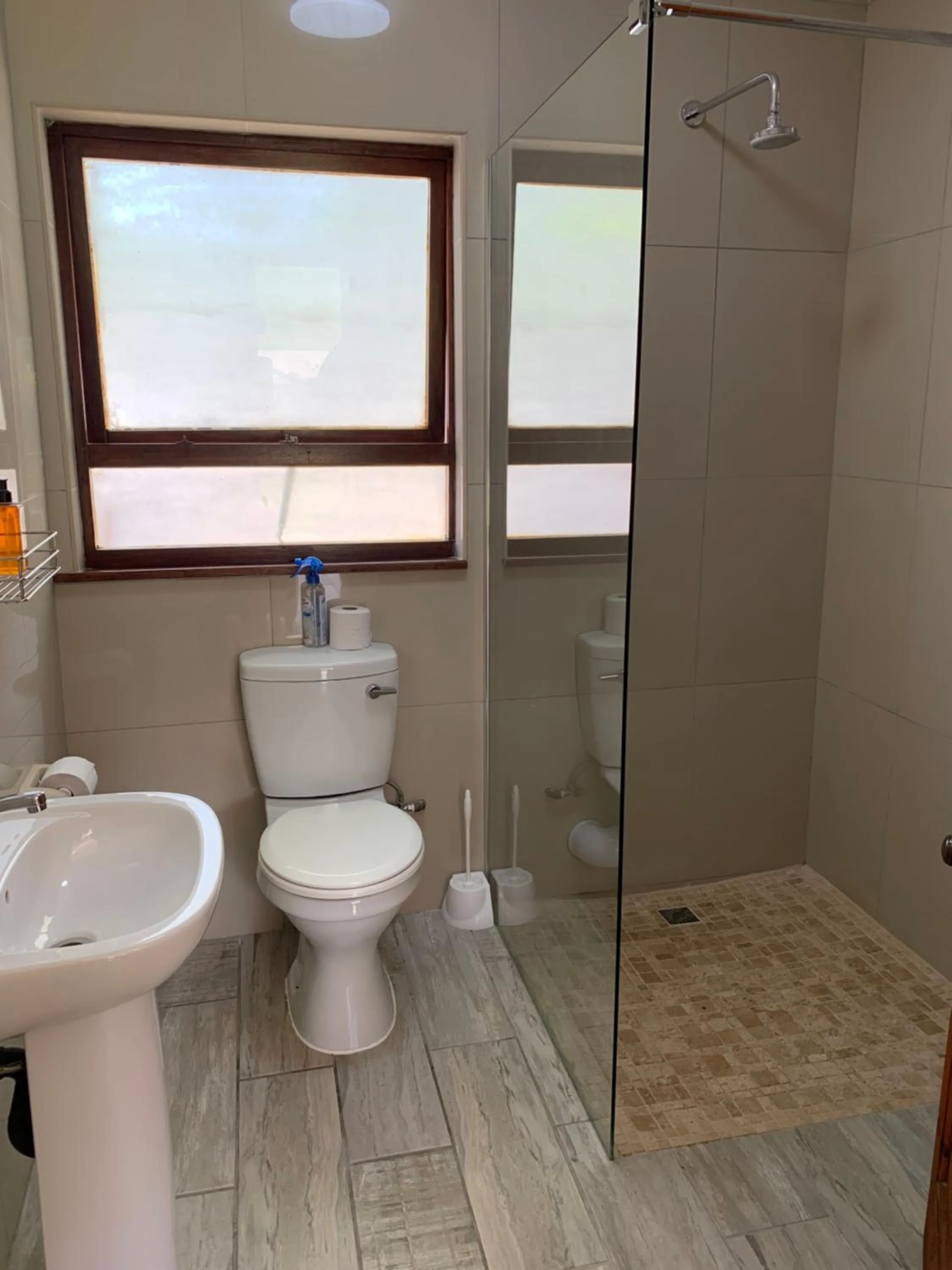 Bathroom in Mountain Dew Guest House