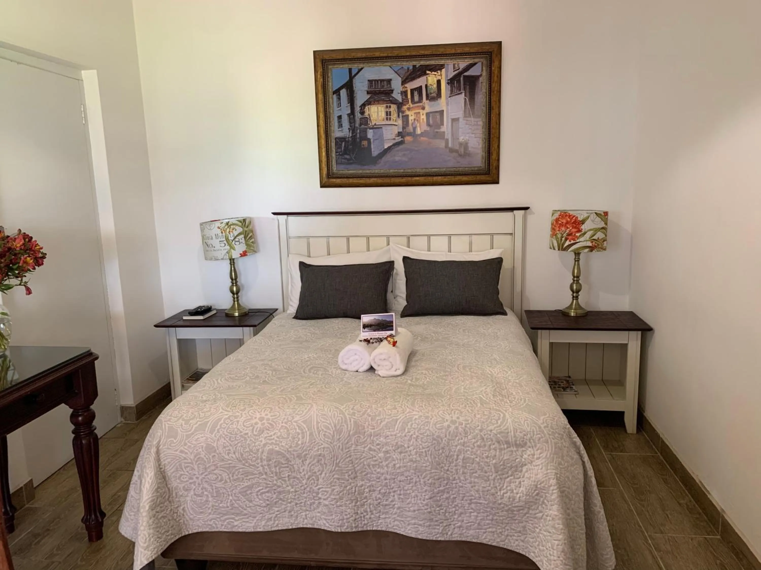 Photo of the whole room, Bed in Mountain Dew Guest House