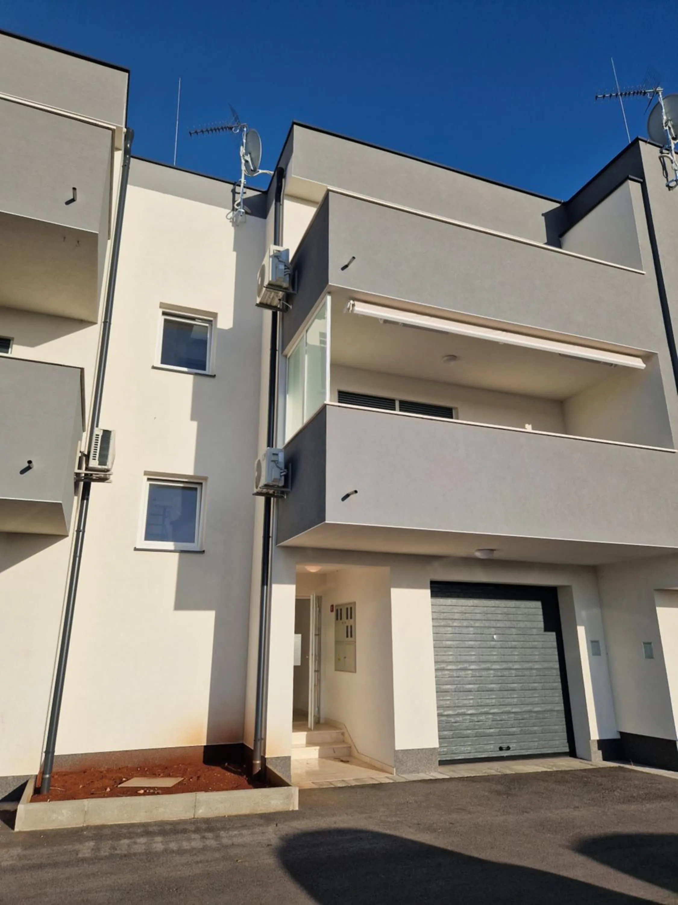 Property building in Apartman Panda - free parking