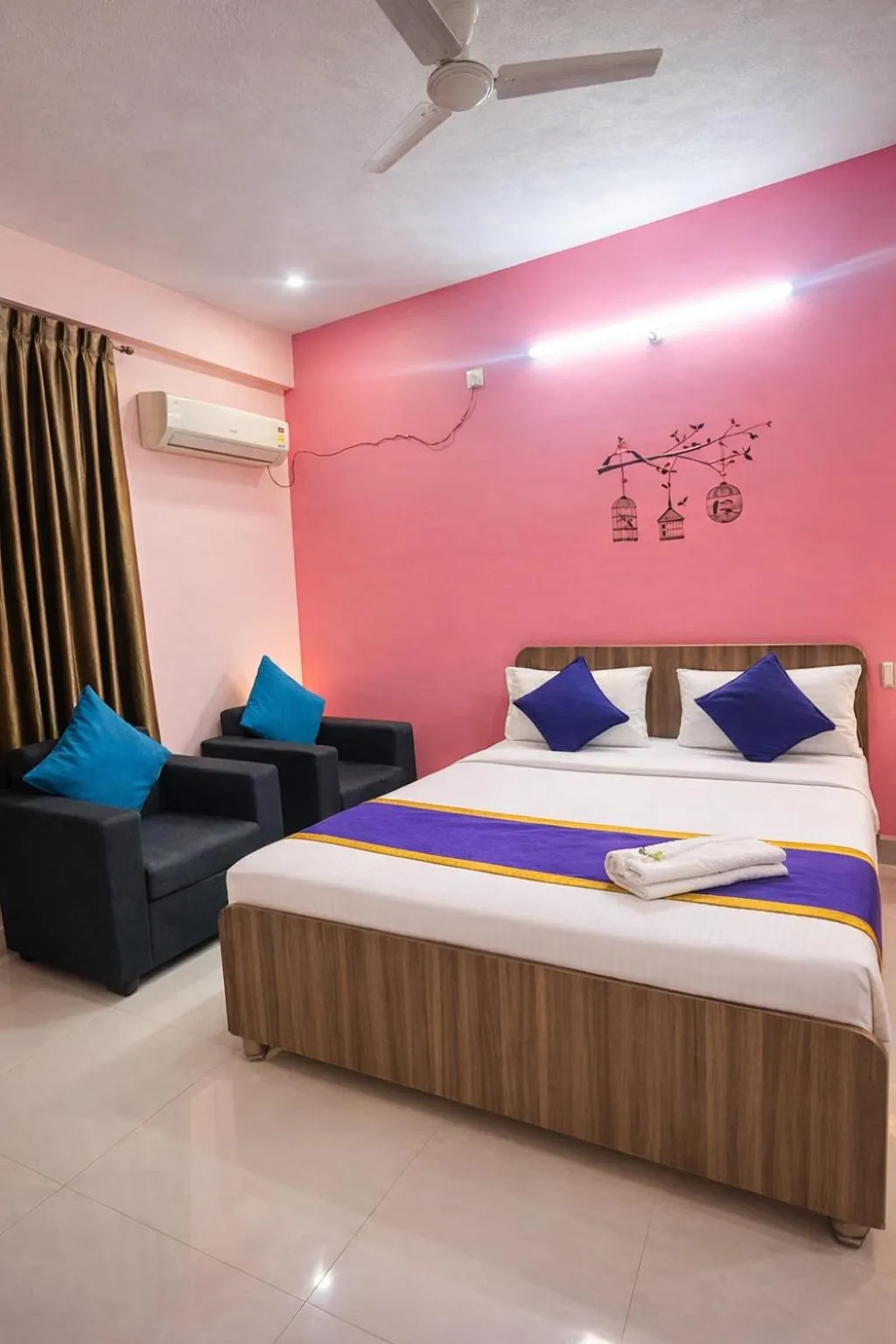 Bedroom, Bed in Hotel Golden Suites