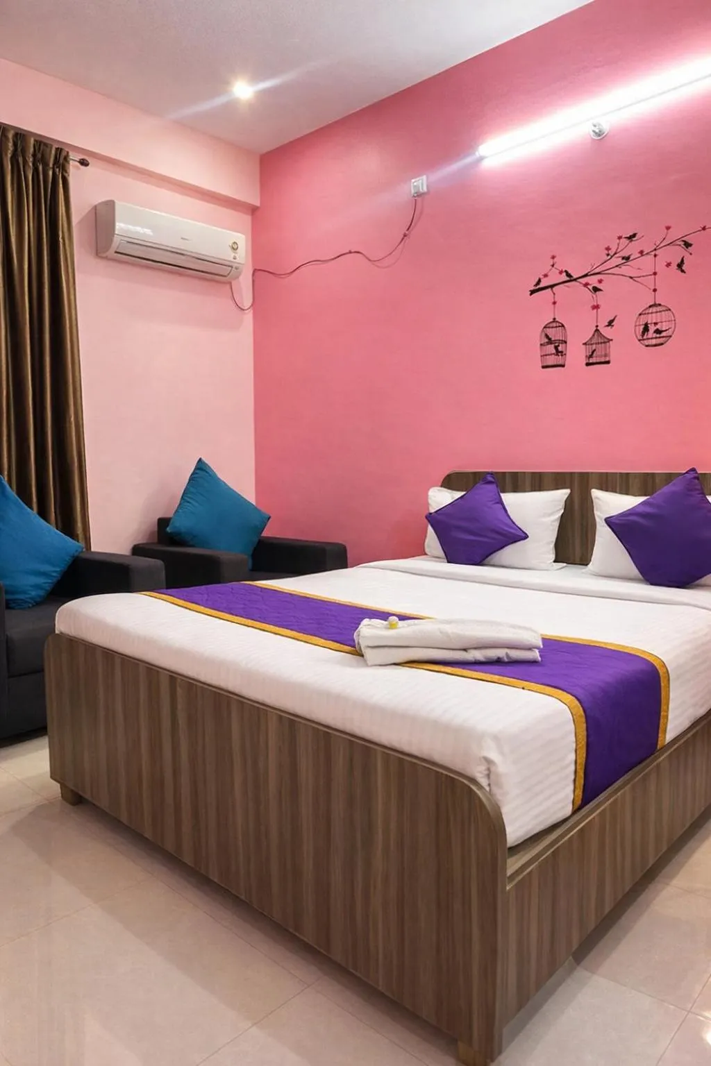 Bed in Hotel Golden Suites