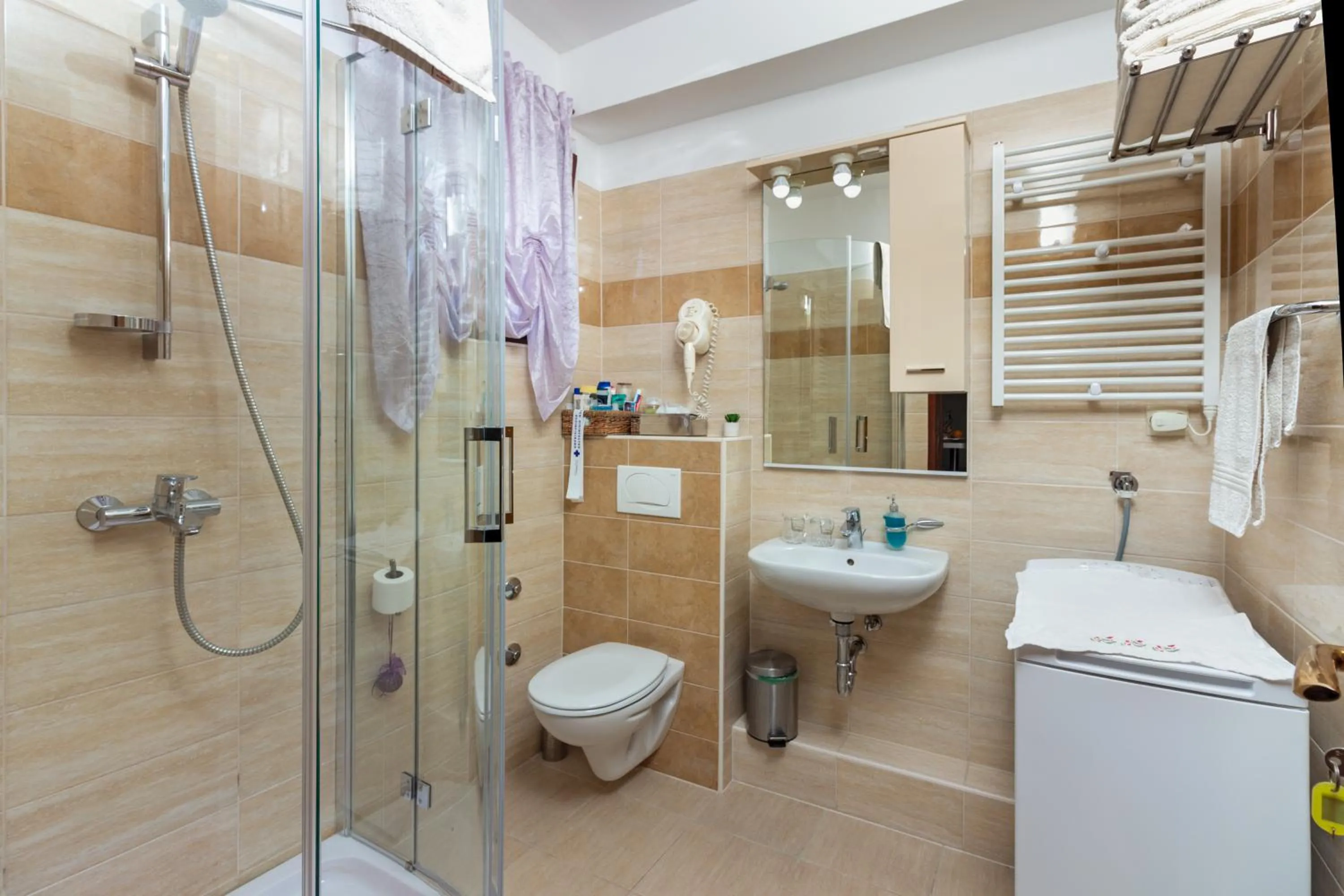 Shower in Apartments Cordis