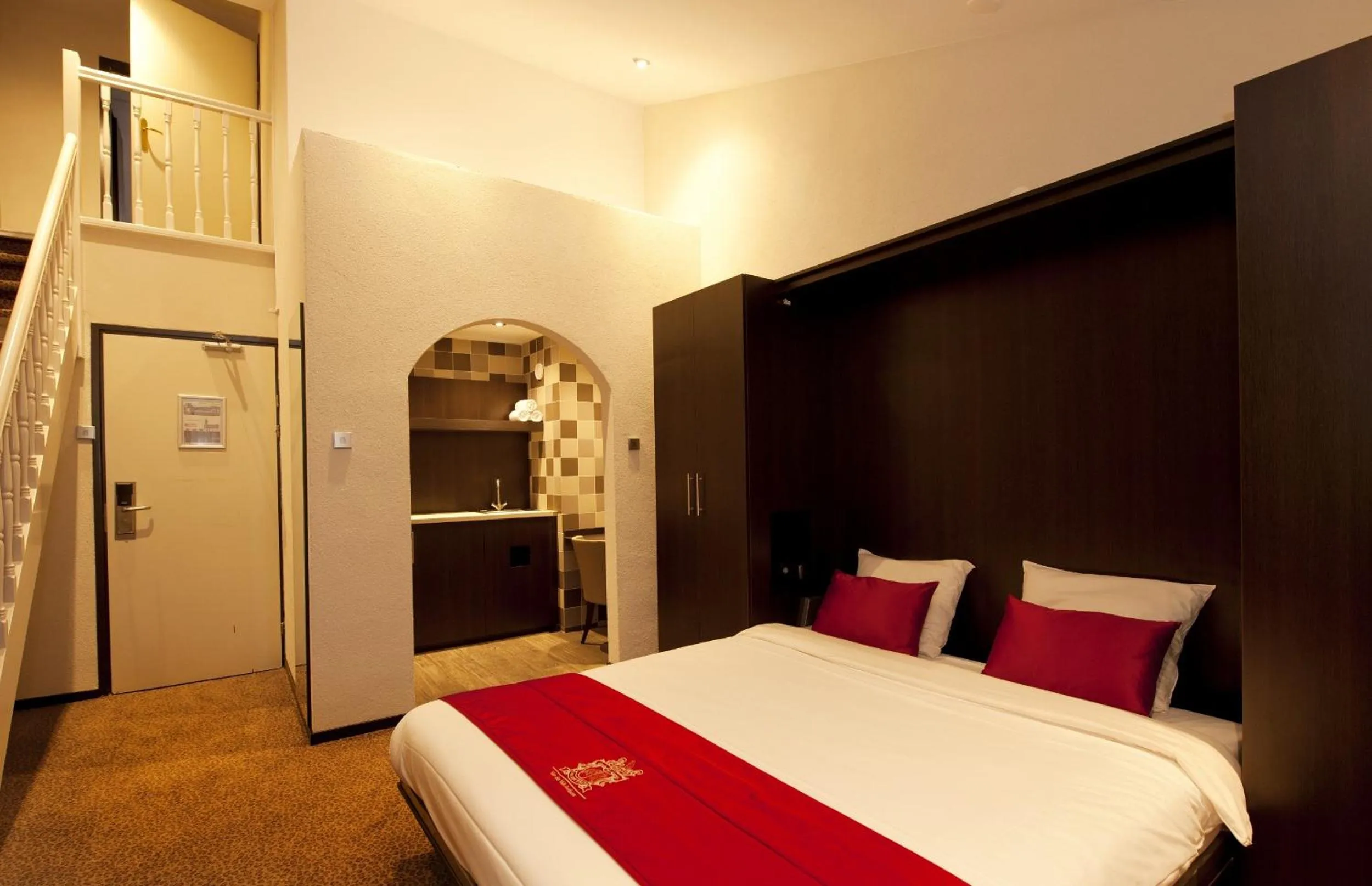 Kitchen or kitchenette, Bed in Van der Valk Hotel Avifauna