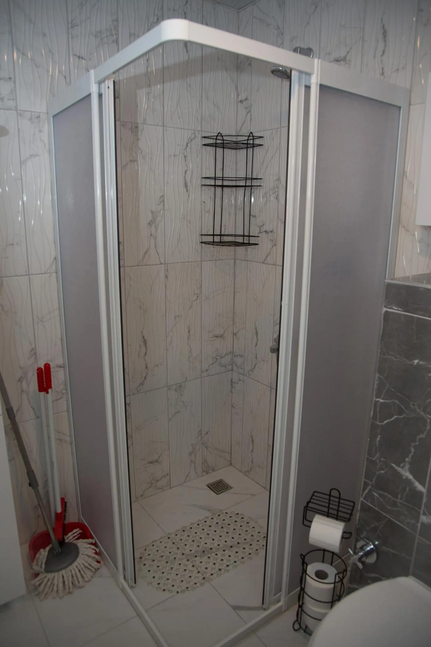 Shower in ArtLife apartments (FAUNA)