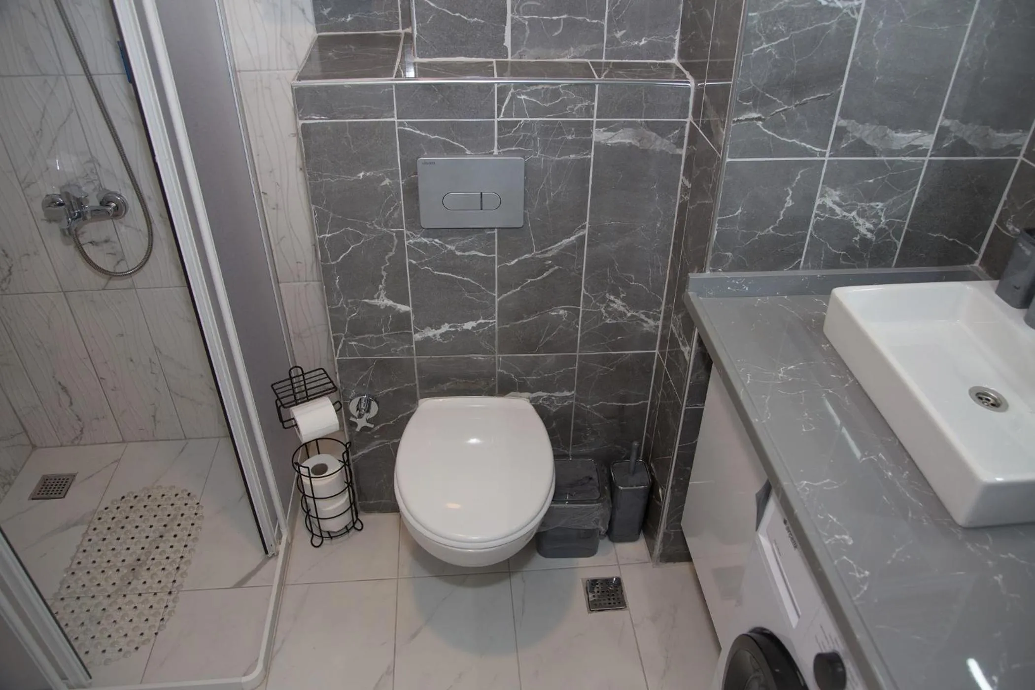 Shower in ArtLife apartments (FAUNA)