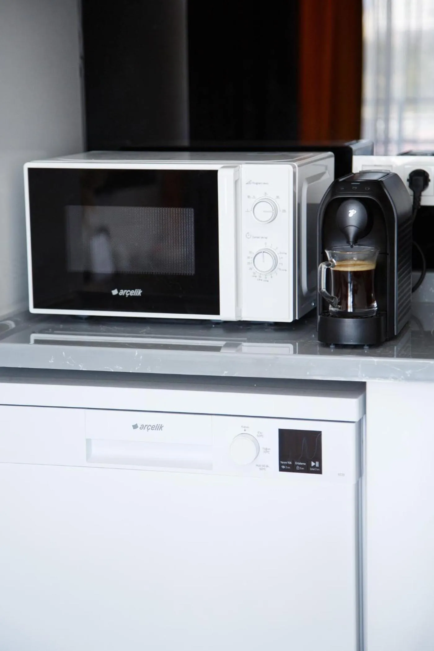 Coffee/tea facilities in ArtLife apartments (FAUNA)