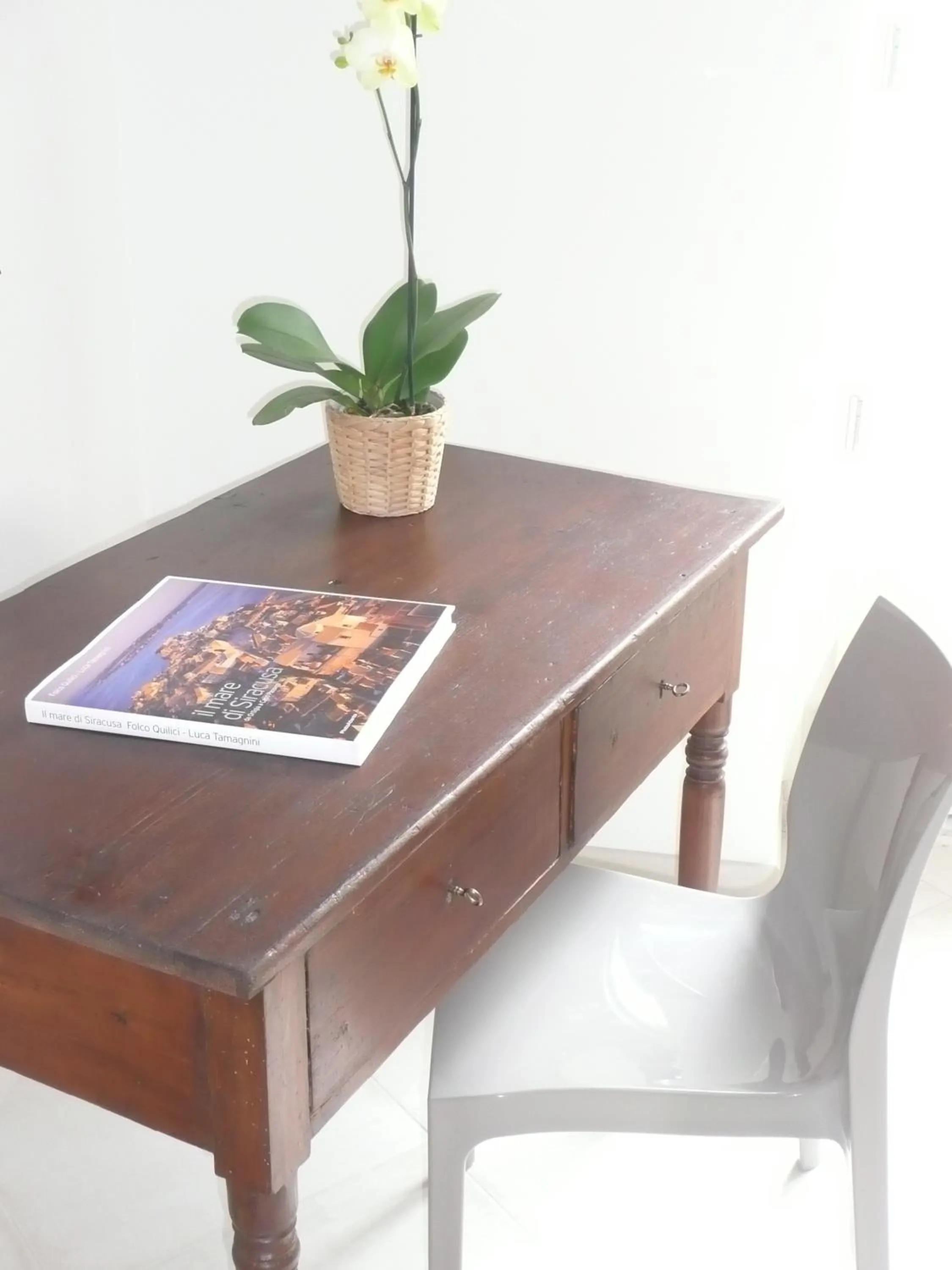 Seating area in I Santi Coronati